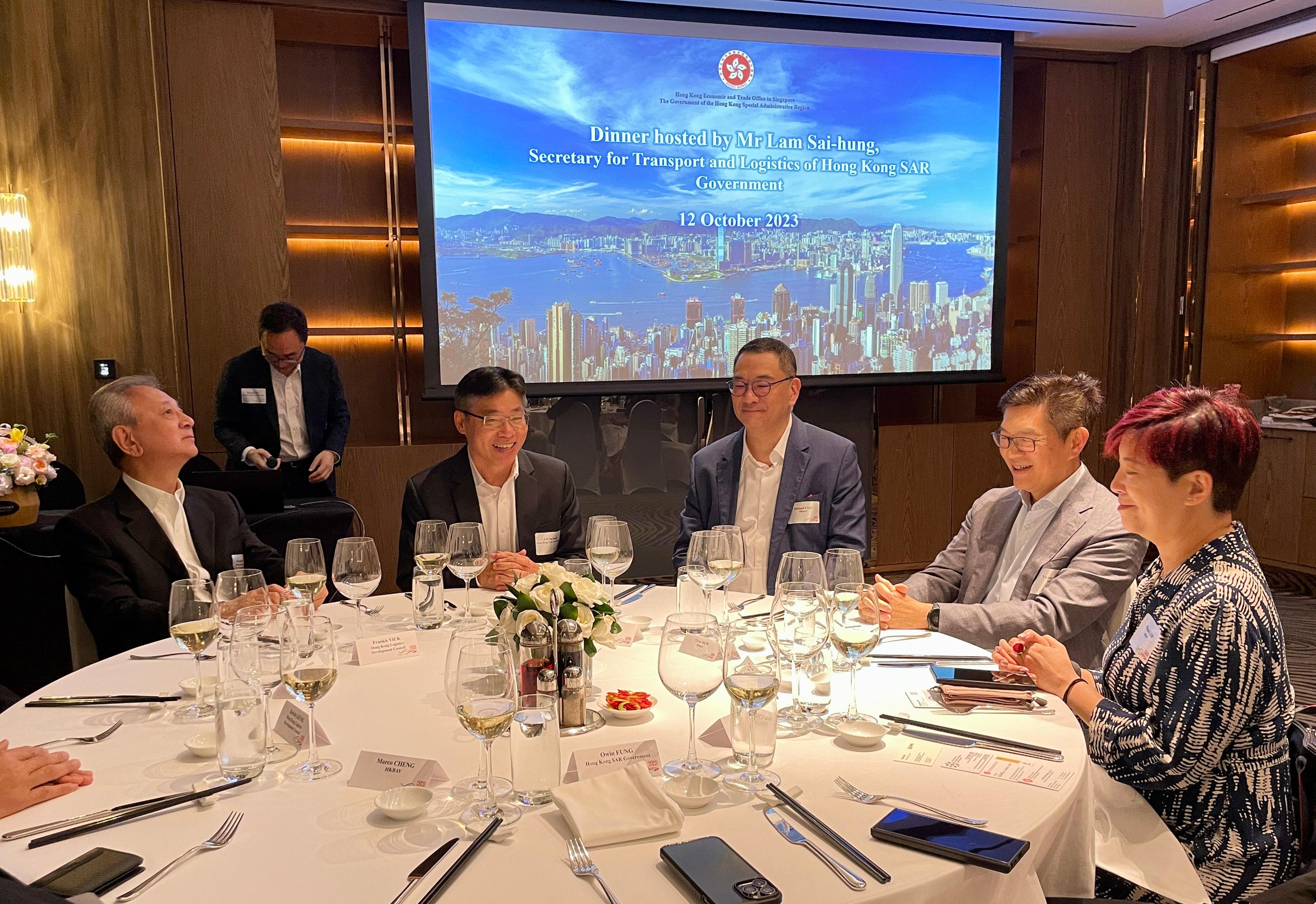 The Secretary for Transport and Logistics, Mr Lam Sai-hung (second left), together with members of the Hong Kong Logistics Development Council delegation, today (October 12) attended a dinner with representatives from the Hong Kong Business Association Vietnam in Ho Chi Minh City, Vietnam, to understand their business operations in the city.