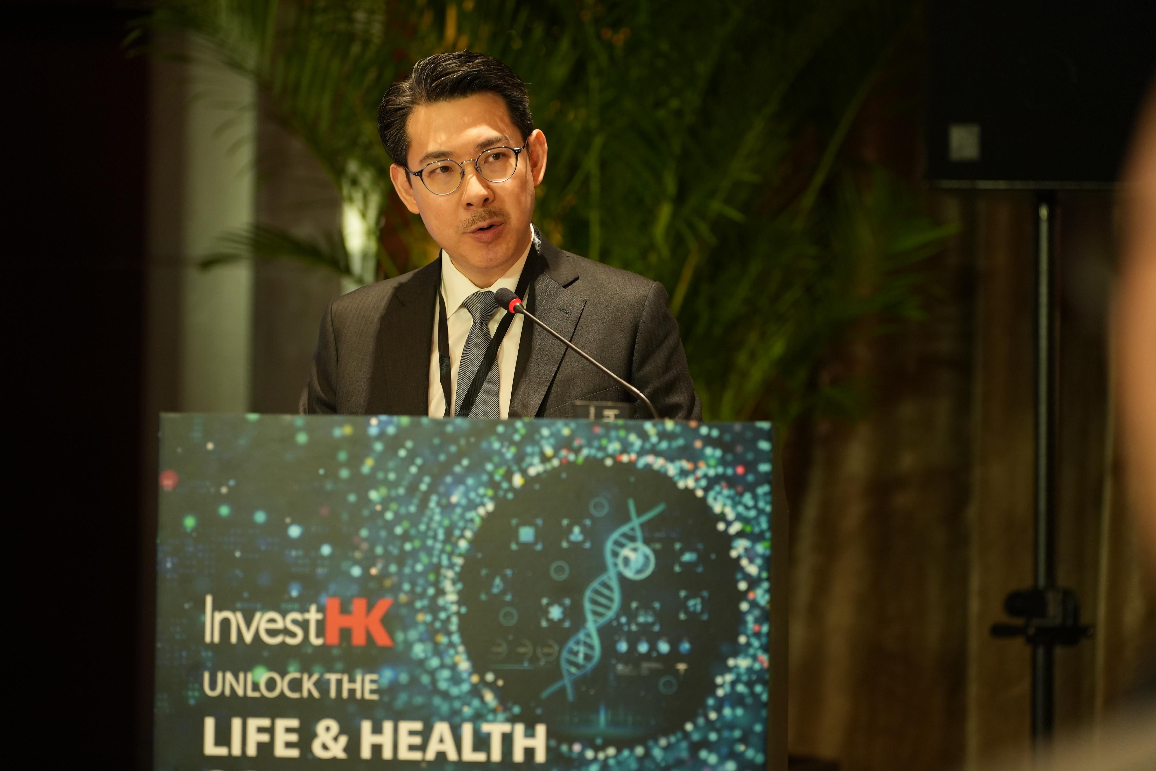 Invest Hong Kong held the Unlock The Life & Health Sciences Potential Through Innovation summit today (October 13), highlighting the development and achievements of the city's life and health sciences industry and exploring roadmaps for overseas businesses looking to enter Hong Kong. Photo shows the Acting Director-General of Investment Promotion of InvestHK, Dr Jimmy Chiang, delivering a speech at the summit. 


