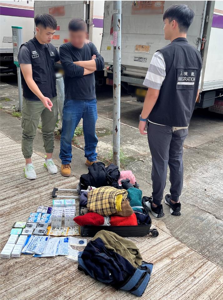 The Immigration Department mounted a series of territory-wide anti-illegal worker joint operations with the Hong Kong Police Force codenamed "Champion" and "Windsand" on October 10 and yesterday (October 12). Photo shows a Mainland visitor involved in suspected parallel trading activities and his goods.