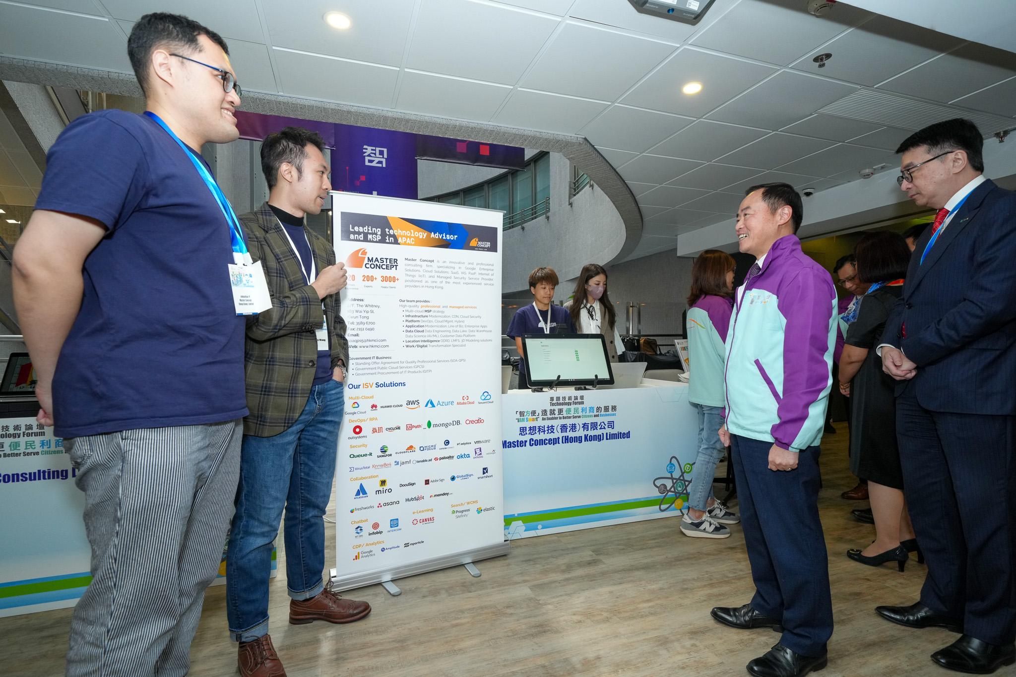 The Government Chief Information Officer, Mr Tony Wong (second right), tours exhibition booths during the 17th Technology Forum today (October 13) to exchange views with the innovation and technology sector members.
