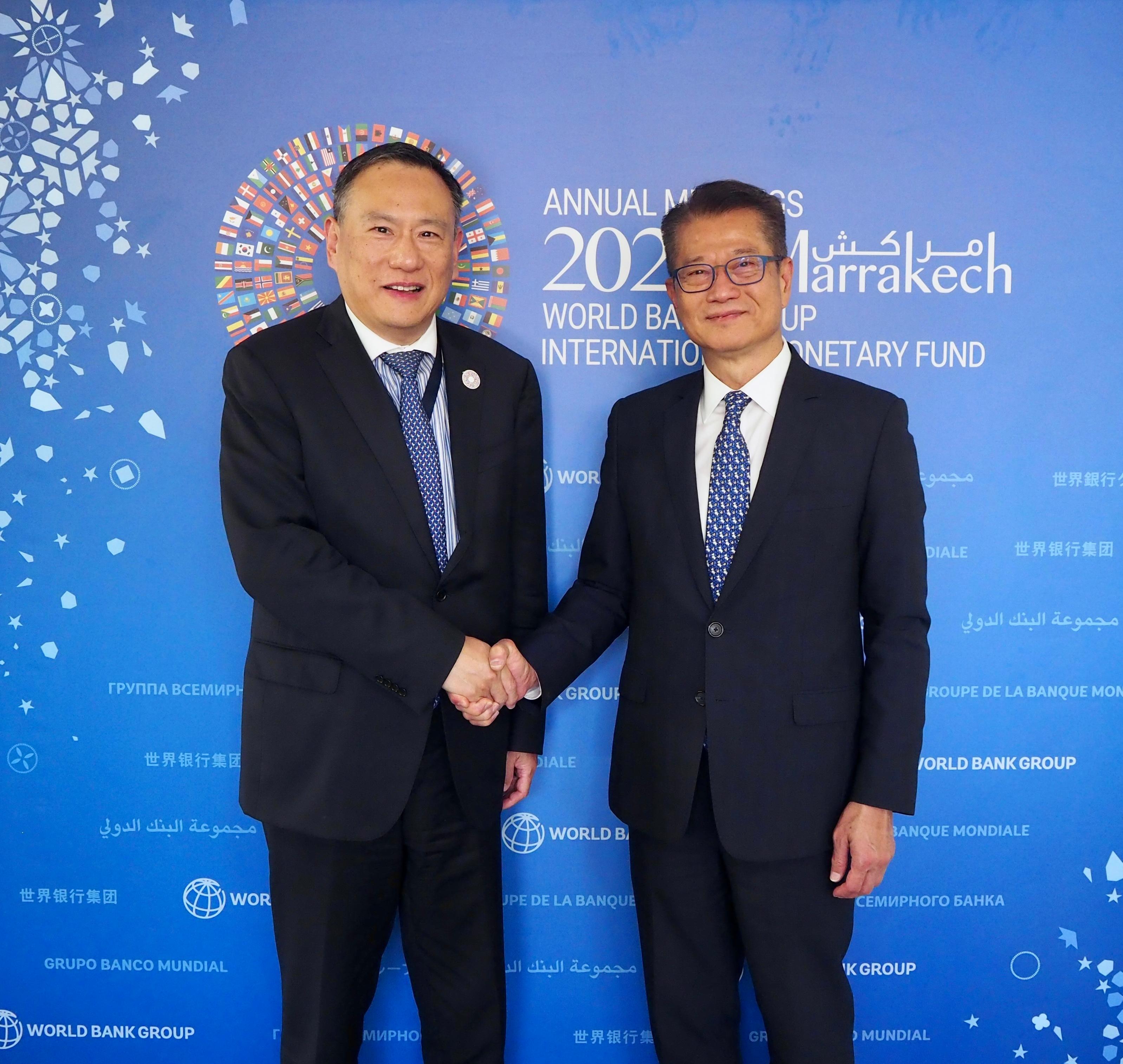 The Financial Secretary, Mr Paul Chan, attended the 2023 Annual Meetings of the International Monetary Fund and the World Bank Group (WBG) in Marrakech, Morocco, yesterday (October 13, Marrakech time), as a member of the Chinese delegation. Photo shows Mr Chan (right) meeting with the Managing Director and Chief Administrative Officer of the WBG, Mr Yang Shaolin (left).