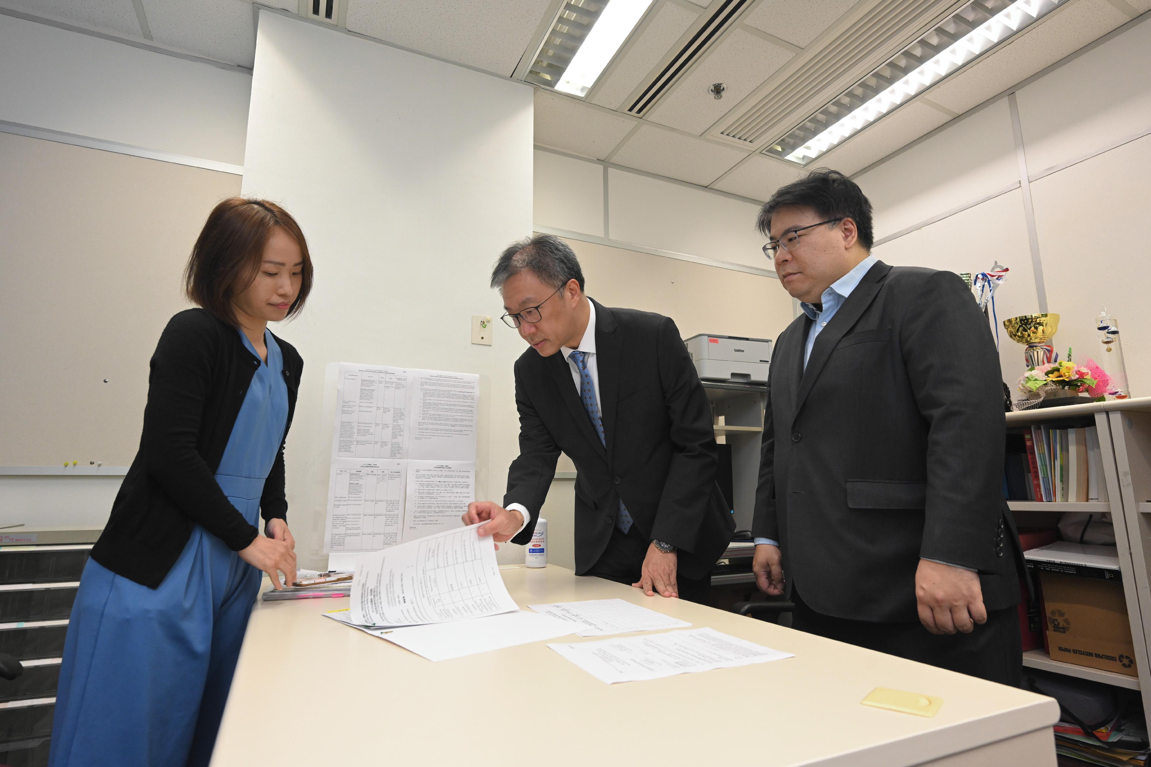 The Chairman of the Election Affairs Commission, Mr Justice David Lok, today (October 16) visits the Returning Officer's office at the Central and Western District Office where nomination forms for the 2023 District Council Ordinary Election will be received. Photo shows Mr Justice Lok (centre), accompanied by the Returning Officer of the Central and Western District, Mr David Leung (right), inspecting the arrangements for public inspection of the nomination forms.
