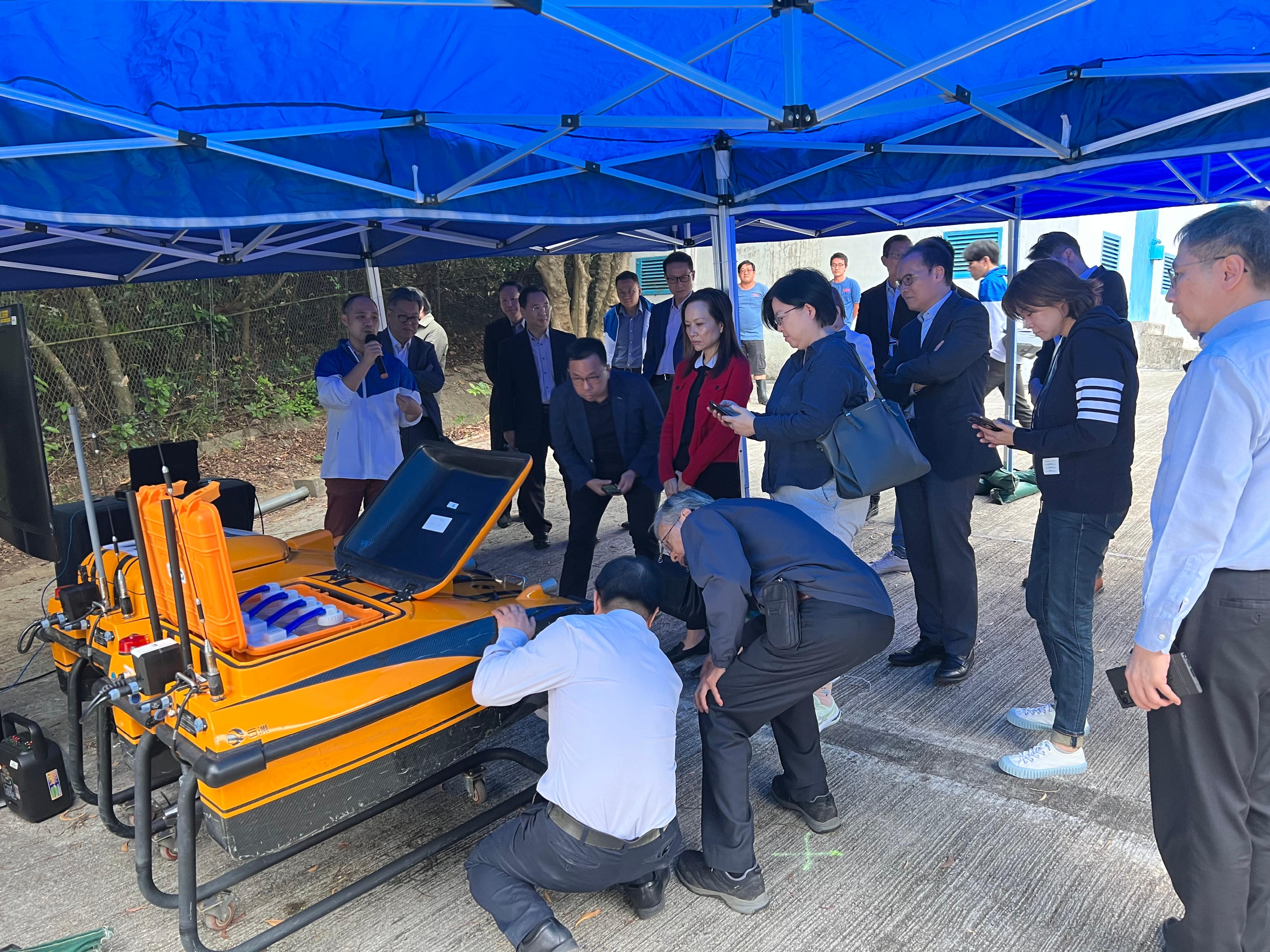 Photo shows staff member of the Water Supplies Department briefing visitors about the Unmanned Surface Vessel System for use in the water quality monitoring in Plover Cove Reservoir.