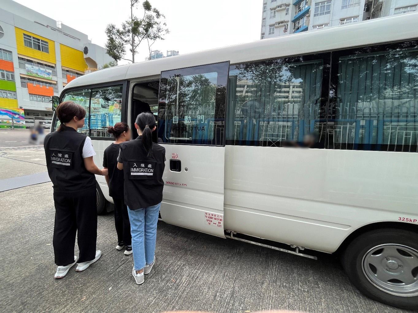 The Immigration Department mounted a series of territory-wide anti-illegal worker operations codenamed "Twilight" and joint operations with the Hong Kong Police Force codenamed "Champion" and "Windsand" for four consecutive days from October 16 to yesterday (October 19). Photo shows a suspected illegal worker arrested during an operation.