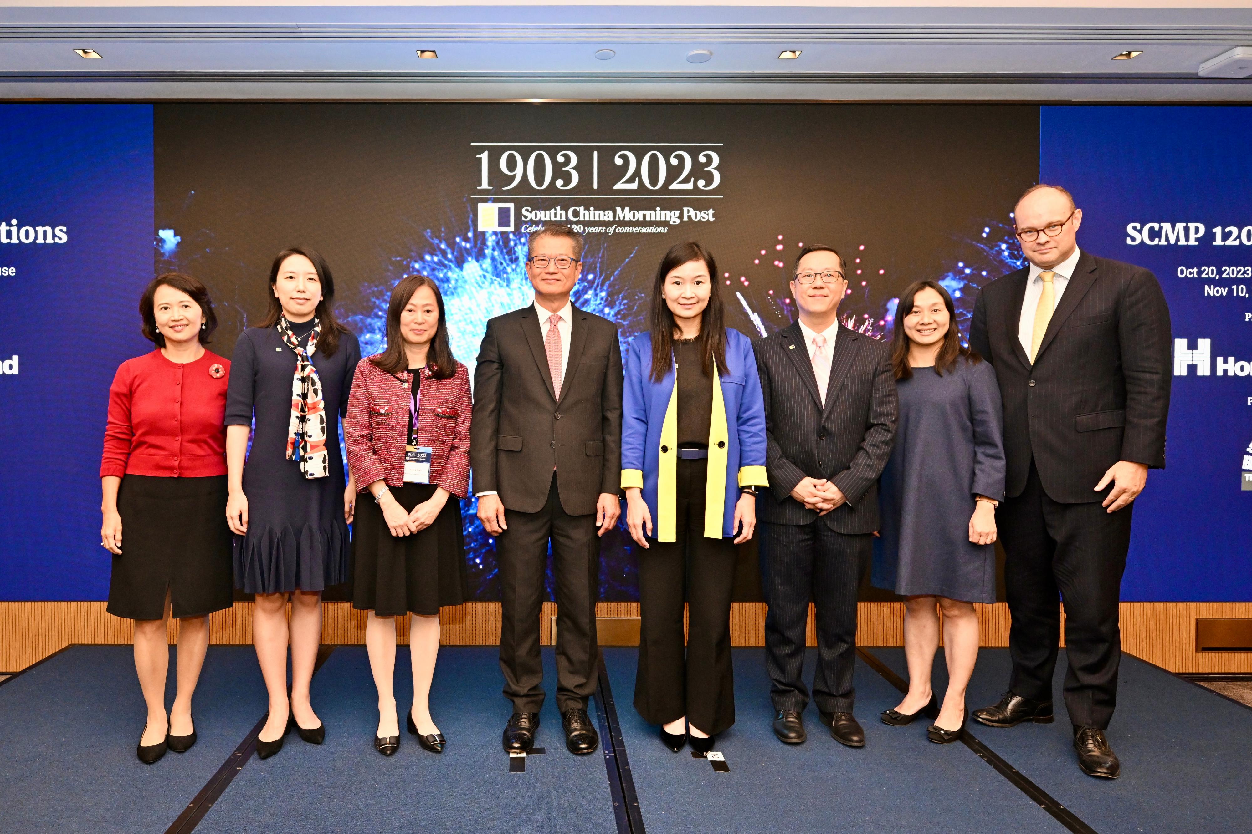 The Financial Secretary, Mr Paul Chan, attended the SCMP120 Conversations today (October 20). Photo shows Mr Chan (fourth left); the Chief Executive Officer of the South China Morning Post (SCMP), Ms Catherine So (fourth right); the Editor-in-Chief of the SCMP, Ms Tammy Tam (third left) and other guests officiating at the event.