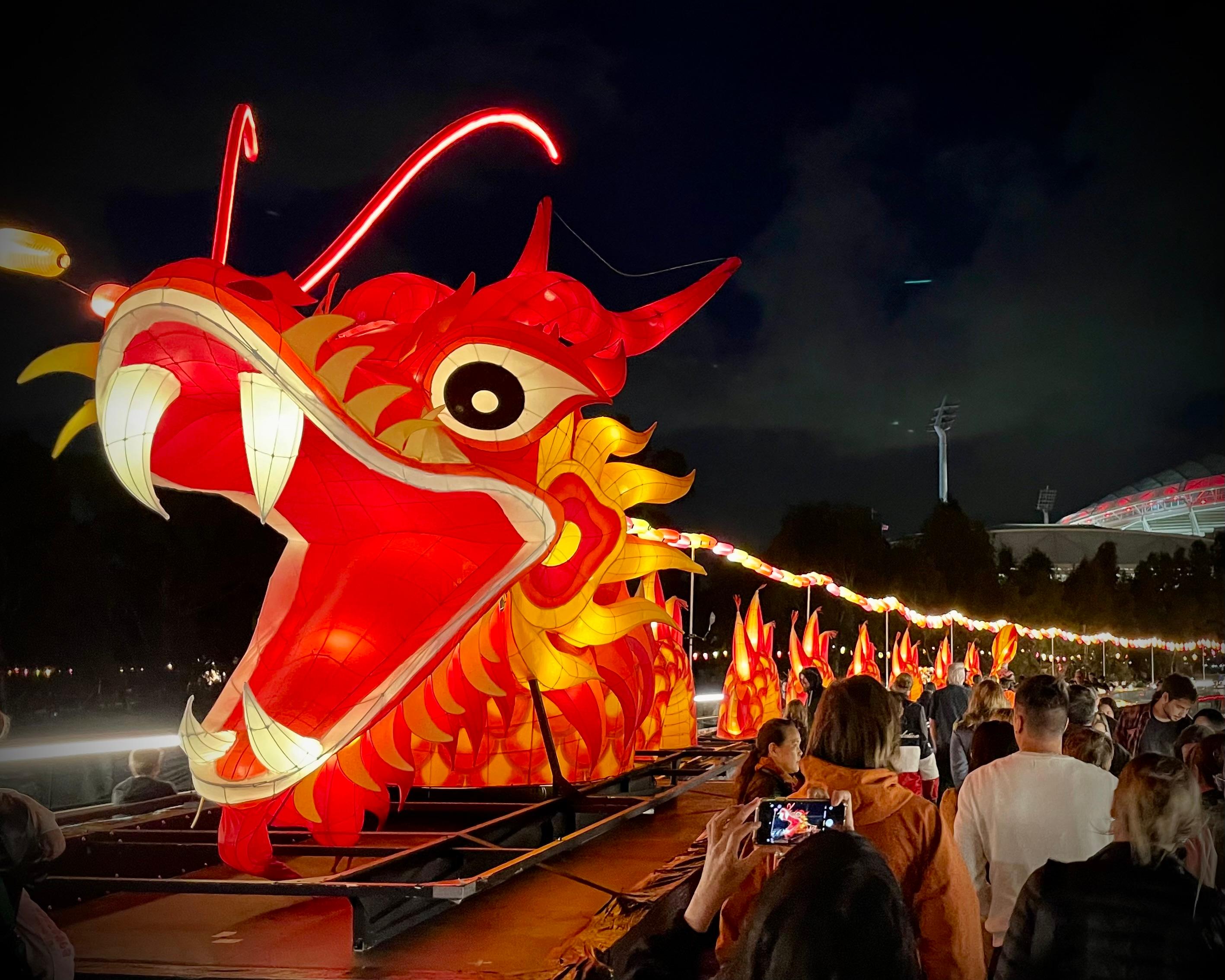 Nestled across the riverbank in Adelaide, Australia, a fabulous 40-metre-long Hong Kong Dragon lantern lit up the Moon Lantern Trail of the OzAsia Festival from October 19 to 22, showcasing the vibrancy of Hong Kong as an East-meets-West centre for international cultural exchange to audiences in Australia.

