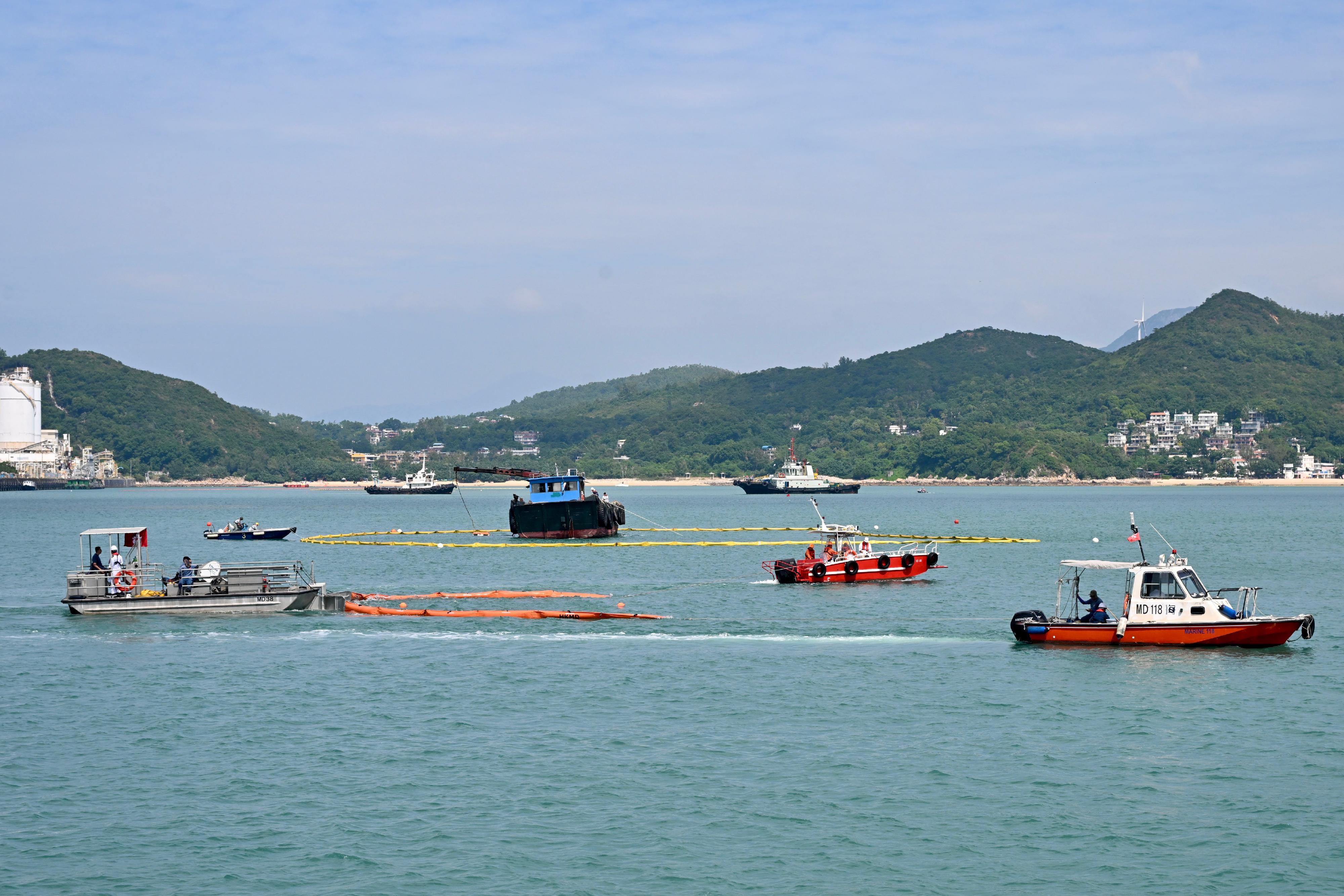 The annual marine pollution joint response exercises, code-named Oilex 2023 and Maritime Hazardous and Noxious Substances (HNS) 2023, were conducted by various government departments this morning (October 26) in the waters west of Lamma Island to test their marine pollution responses in the event of spillage of oil and HNS in Hong Kong waters. Photo shows an oil pollution combat team deploying floating booms as barrier to prevent the spill from spreading.