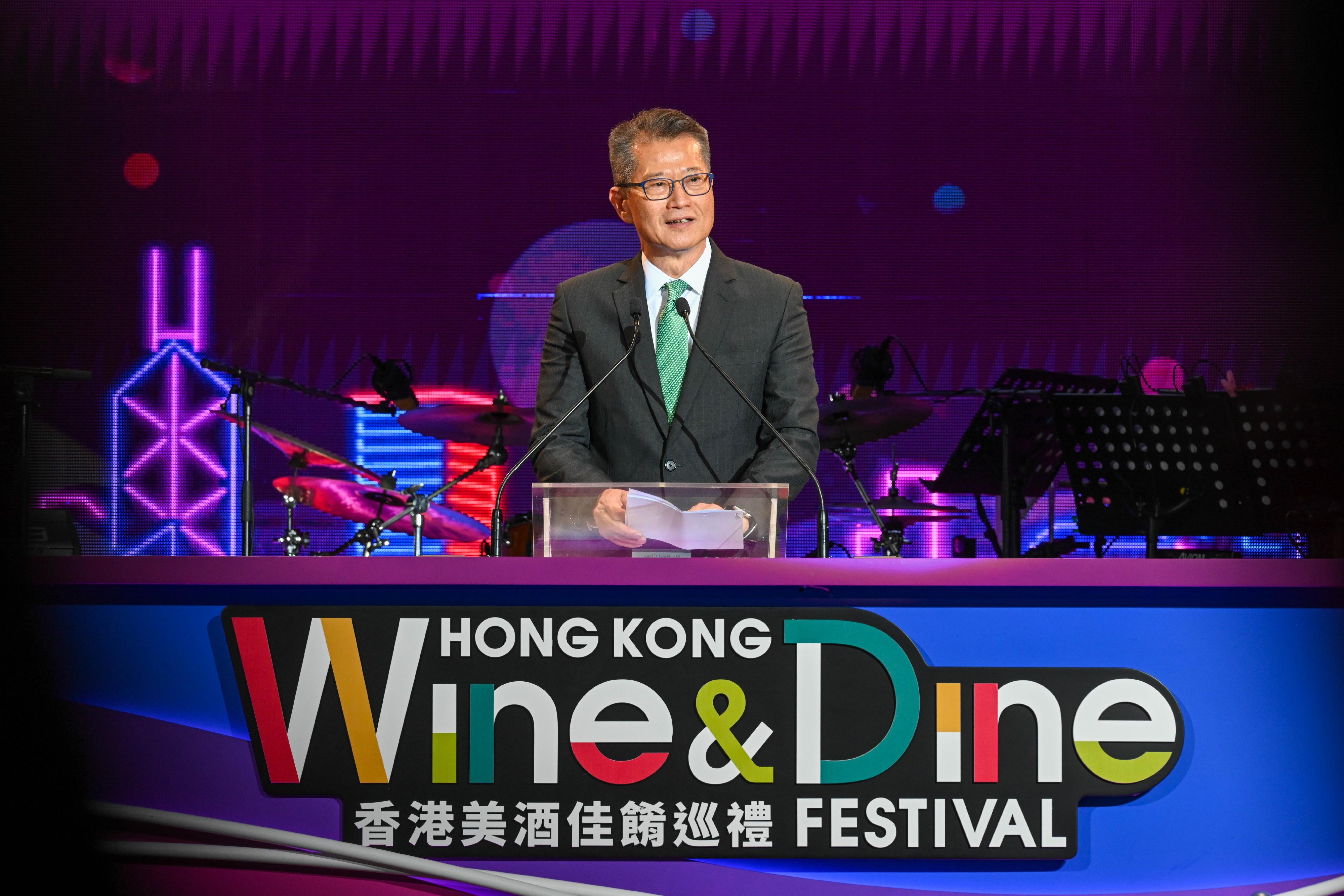 The Financial Secretary, Mr Paul Chan, attended the opening ceremony of the 2023 Hong Kong Wine & Dine Festival organised by the Hong Kong Tourism Board today (October 26). Photo shows Mr Chan giving a speech at the opening ceremony. 