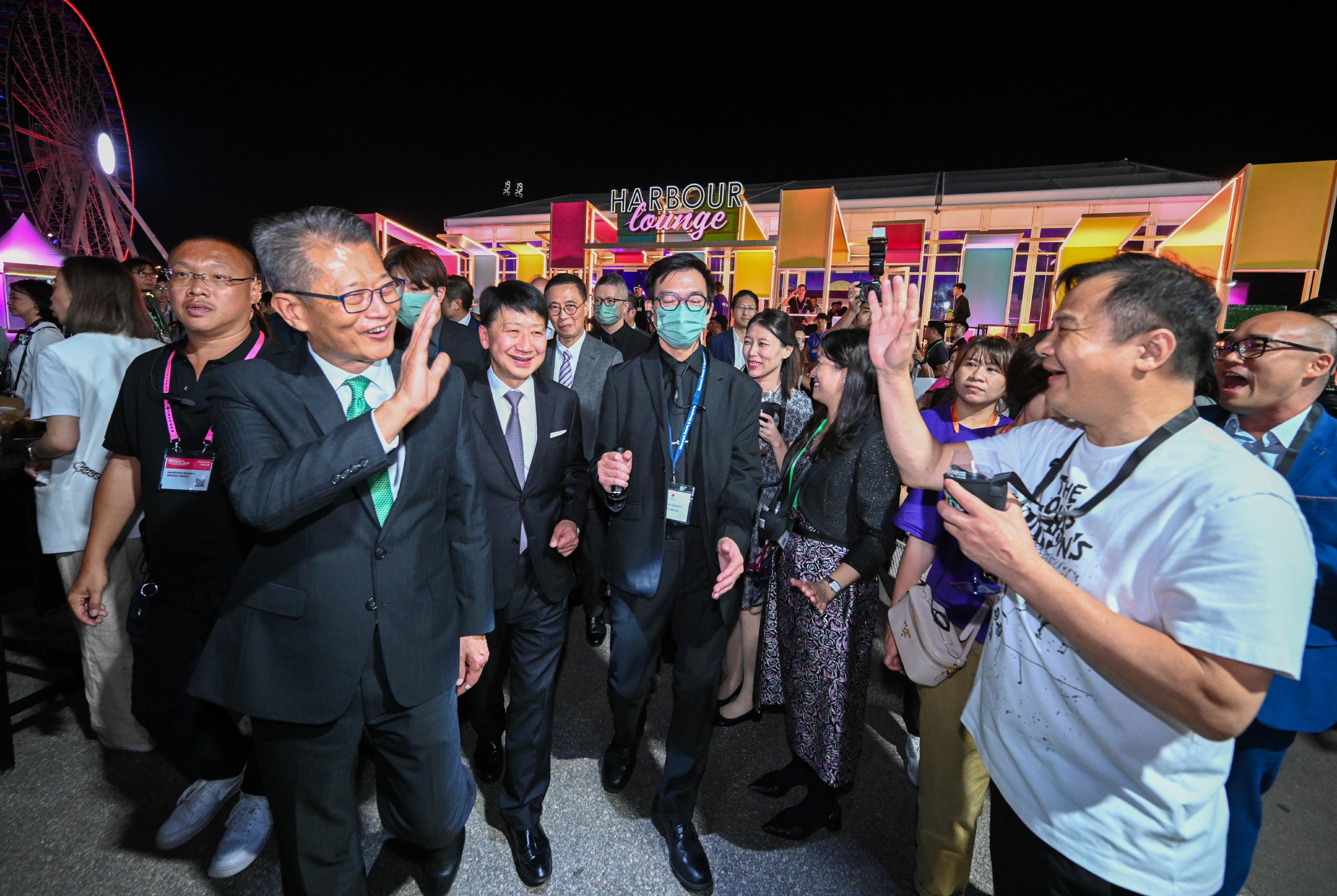 The Financial Secretary, Mr Paul Chan, attended the opening ceremony of the 2023 Hong Kong Wine & Dine Festival  organised by the Hong Kong Tourism Board today (October 26). Photo shows Mr Chan (second left) interacting with members of the public during the event. 
