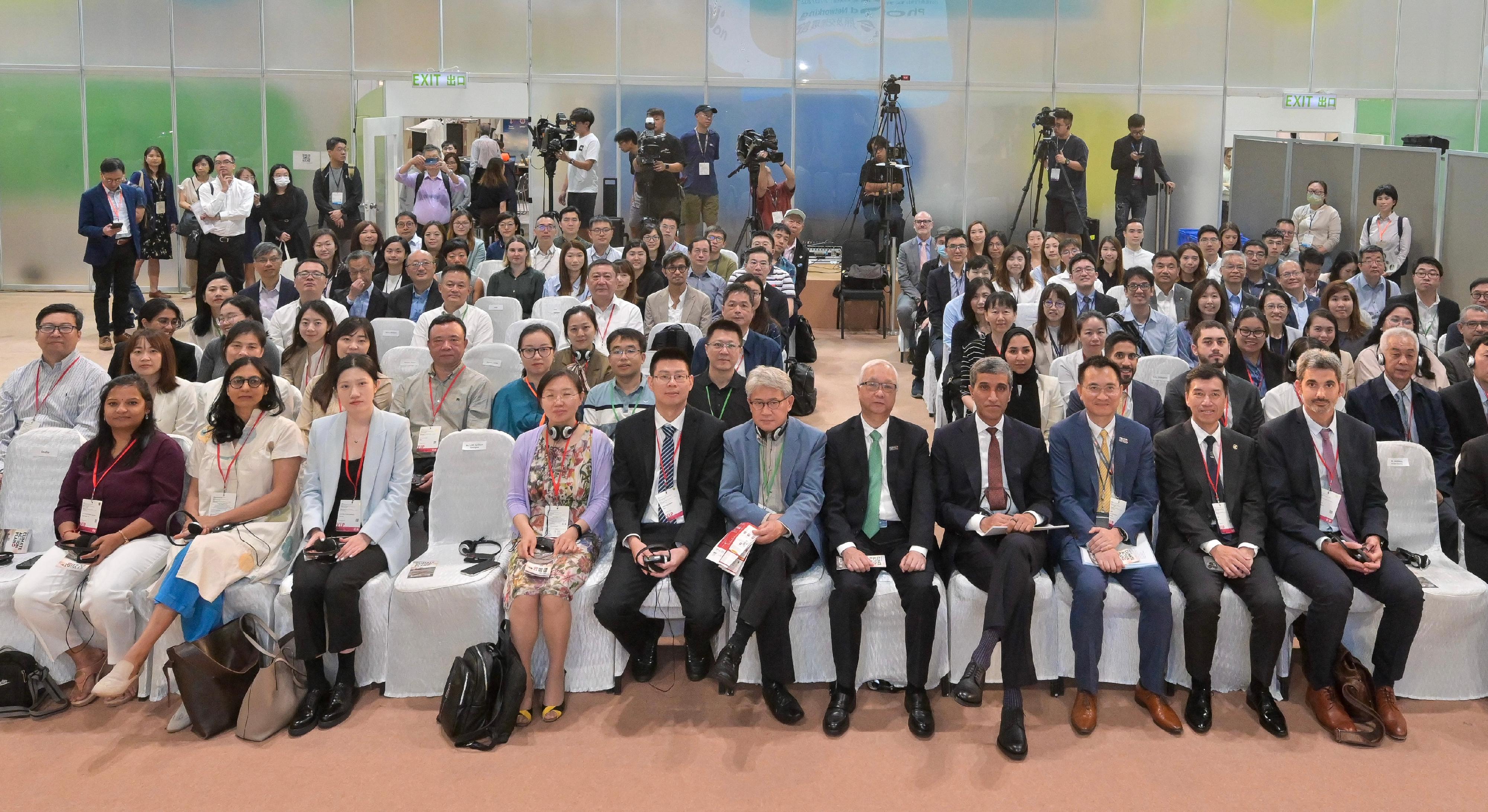 The C40 Climate Action Seminar (Asian and Oceania Regions) was held today (October 27) at the AsiaWorld-Expo. Over 140 participants from 15 cities attended C40 Climate Action Seminar in Hong Kong.