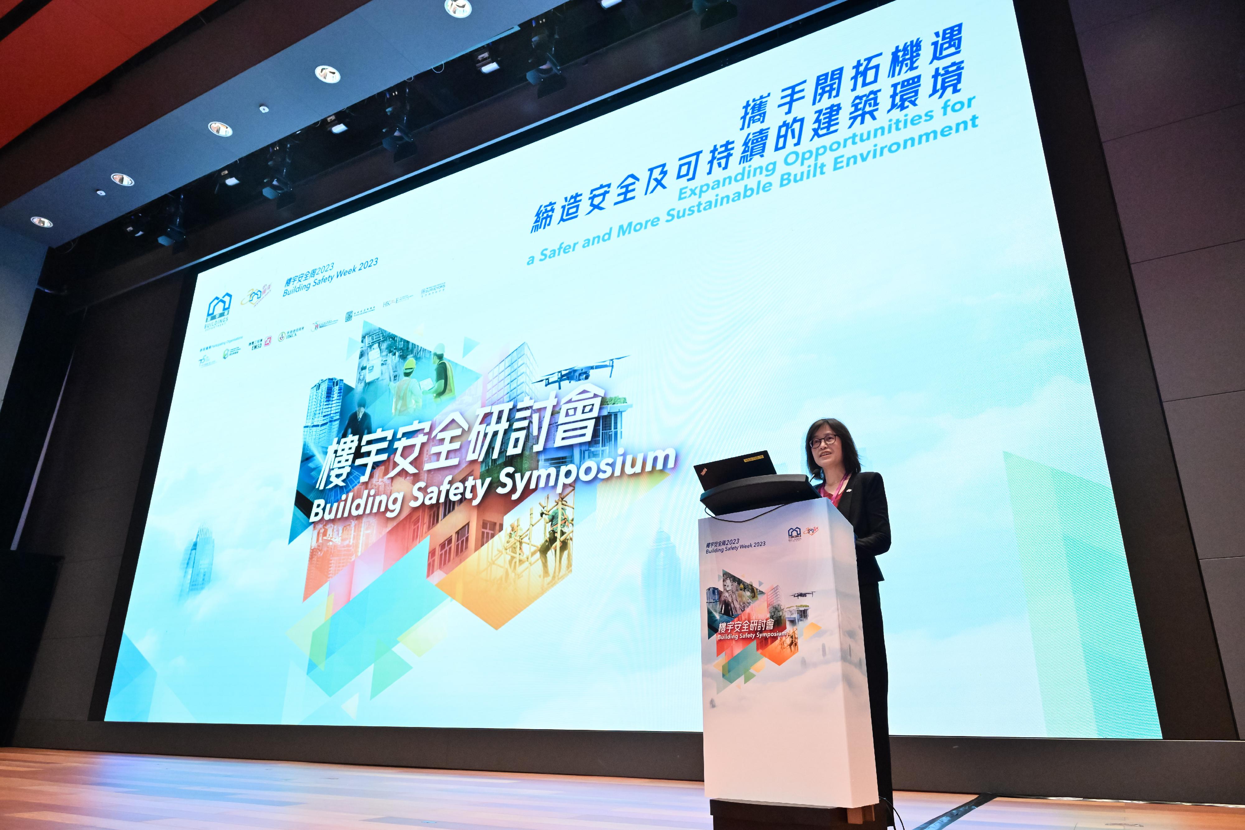 The Buildings Department held the closing event of Building Safety Week 2023, the Building Safety Symposium, at the Hong Kong Palace Museum today (October 27). Photo shows the Director of Buildings, Ms Clarice Yu, giving a welcome speech at the symposium.