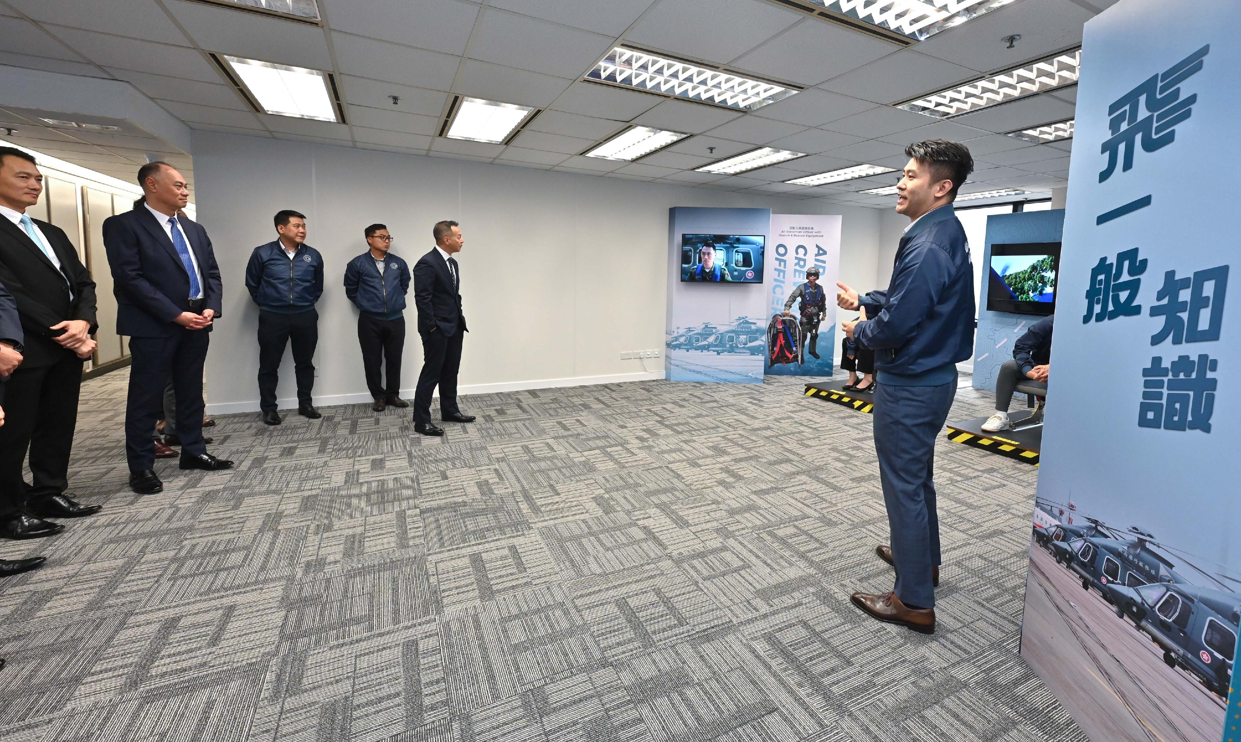 The “Safe Community Hub” (The Hub) run by the Inter-departmental Counter Terrorism Unit (ICTU) was officially opened today (October 27). Photo shows an officer introducing the flight simulation.