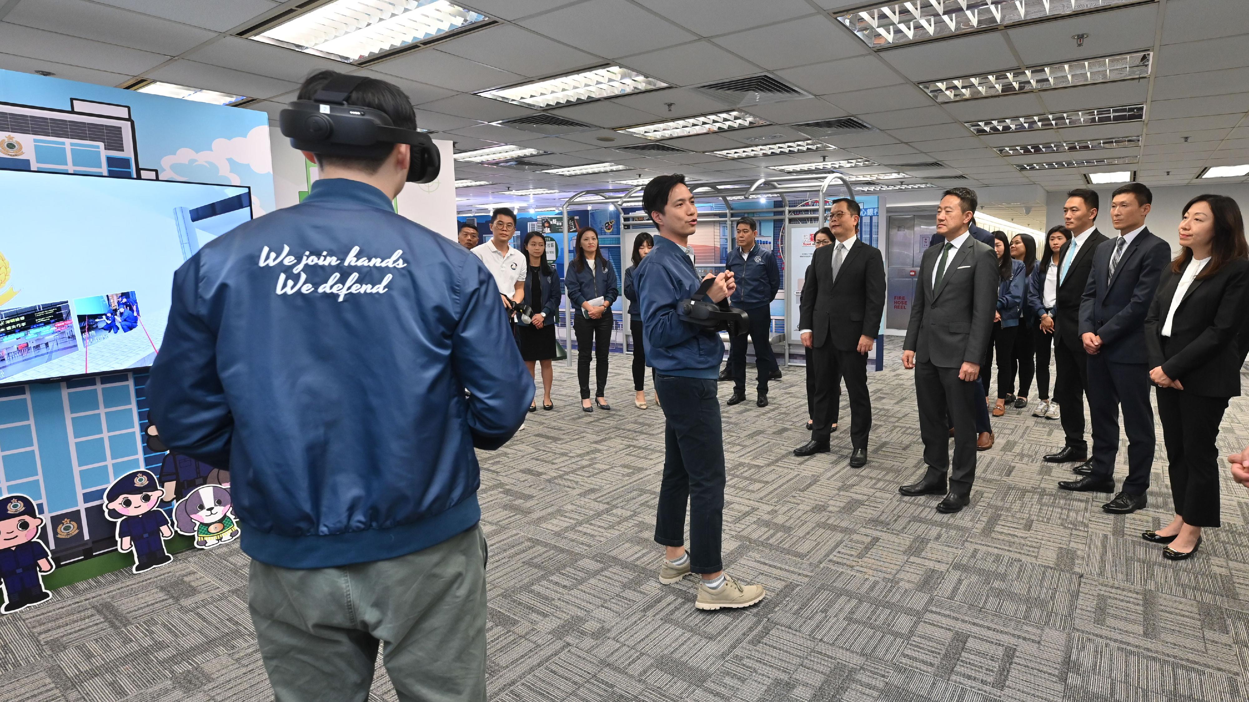 The “Safe Community Hub” (The Hub) run by the Inter-departmental Counter Terrorism Unit (ICTU) was officially opened today (October 27). Photo shows officers introducing and demonstrating the virtual reality game to the officiating guests.