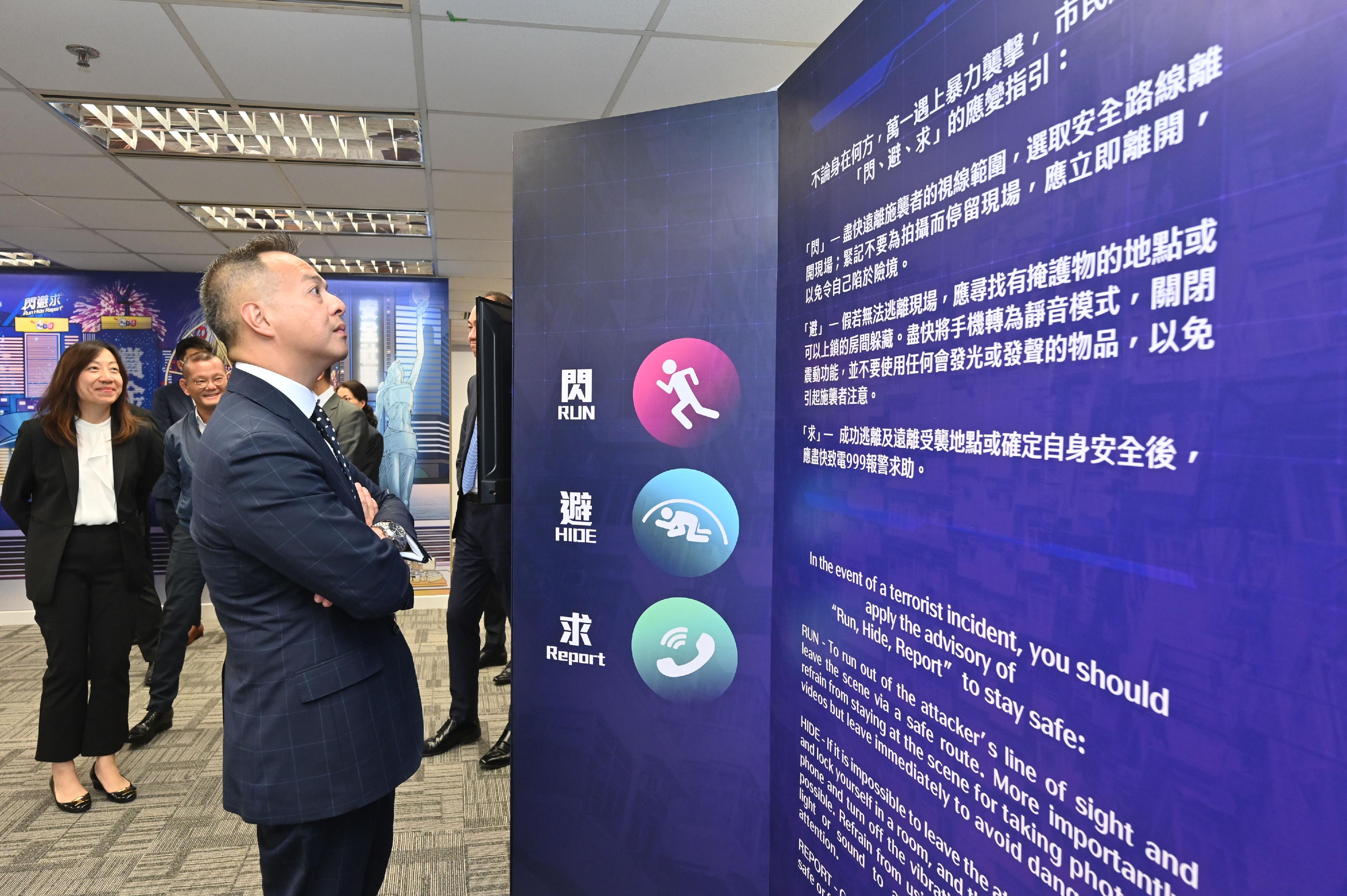 The “Safe Community Hub” (The Hub) run by the Inter-departmental Counter Terrorism Unit (ICTU) was officially opened today (October 27). Photo shows the Deputy Commissioner of Police (Operations), Mr Chow Yat-ming (third left) touring the dedicated exhibition zone.
