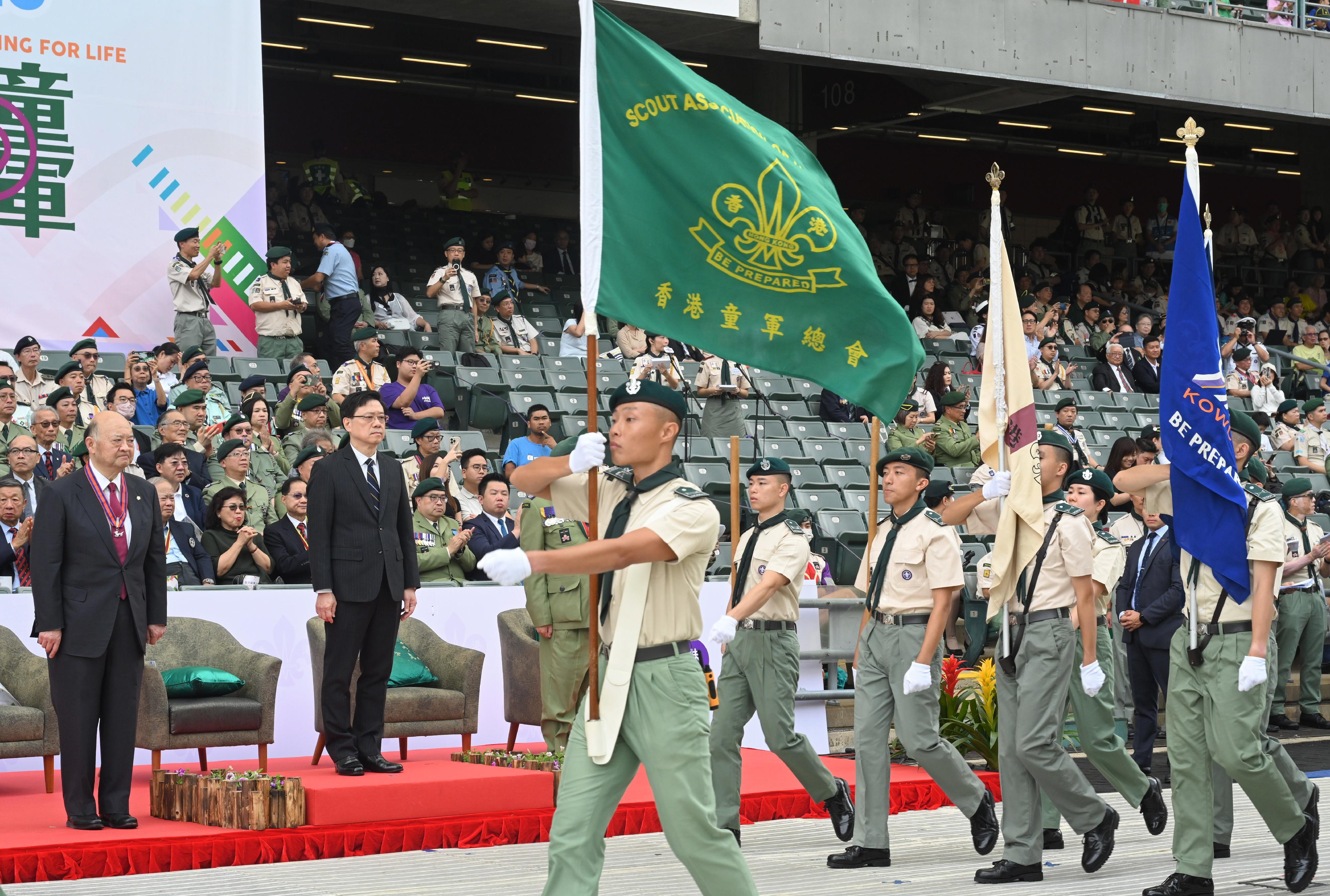 行政長官李家超今早（十月二十九日）在香港大球場主持香港童軍大會操2023。圖示李家超（左二）檢閱步操隊伍。