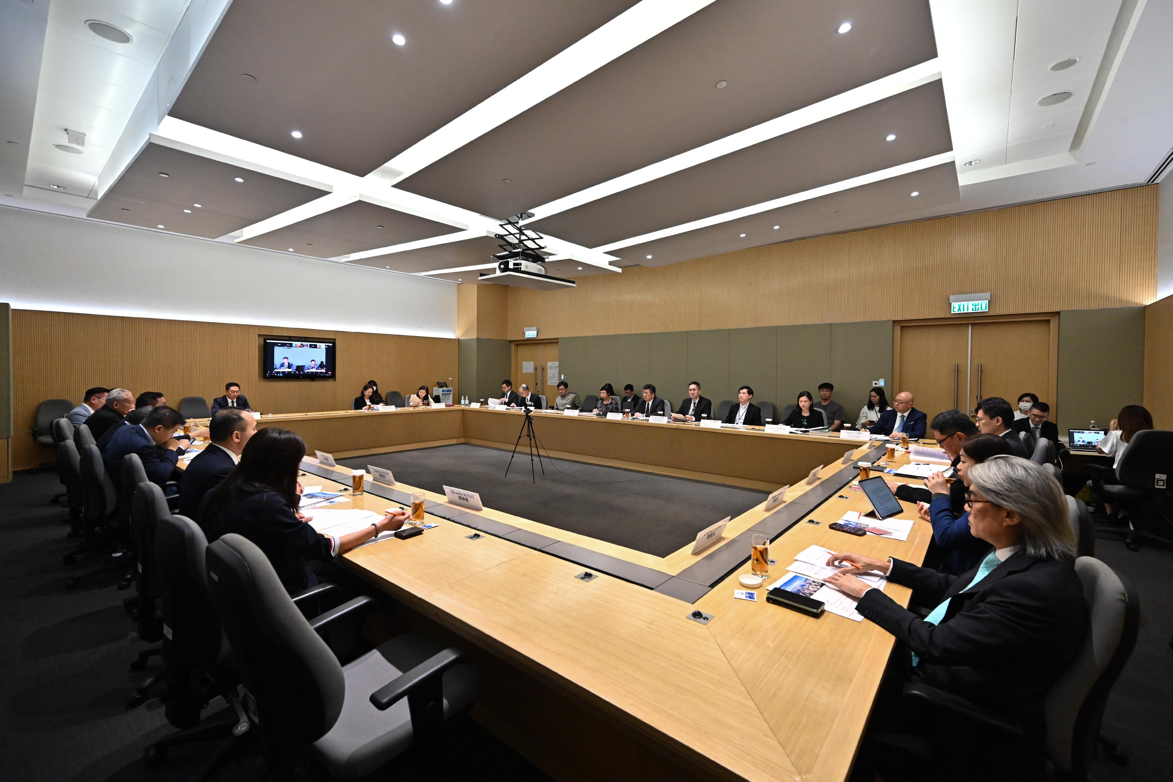 The Secretary for Commerce and Economic Development, Mr Algernon Yau, briefed members of the Trade and Industry Advisory Board on initiatives related to commerce and trade in "The Chief Executive's 2023 Policy Address" at a meeting today (October 30).