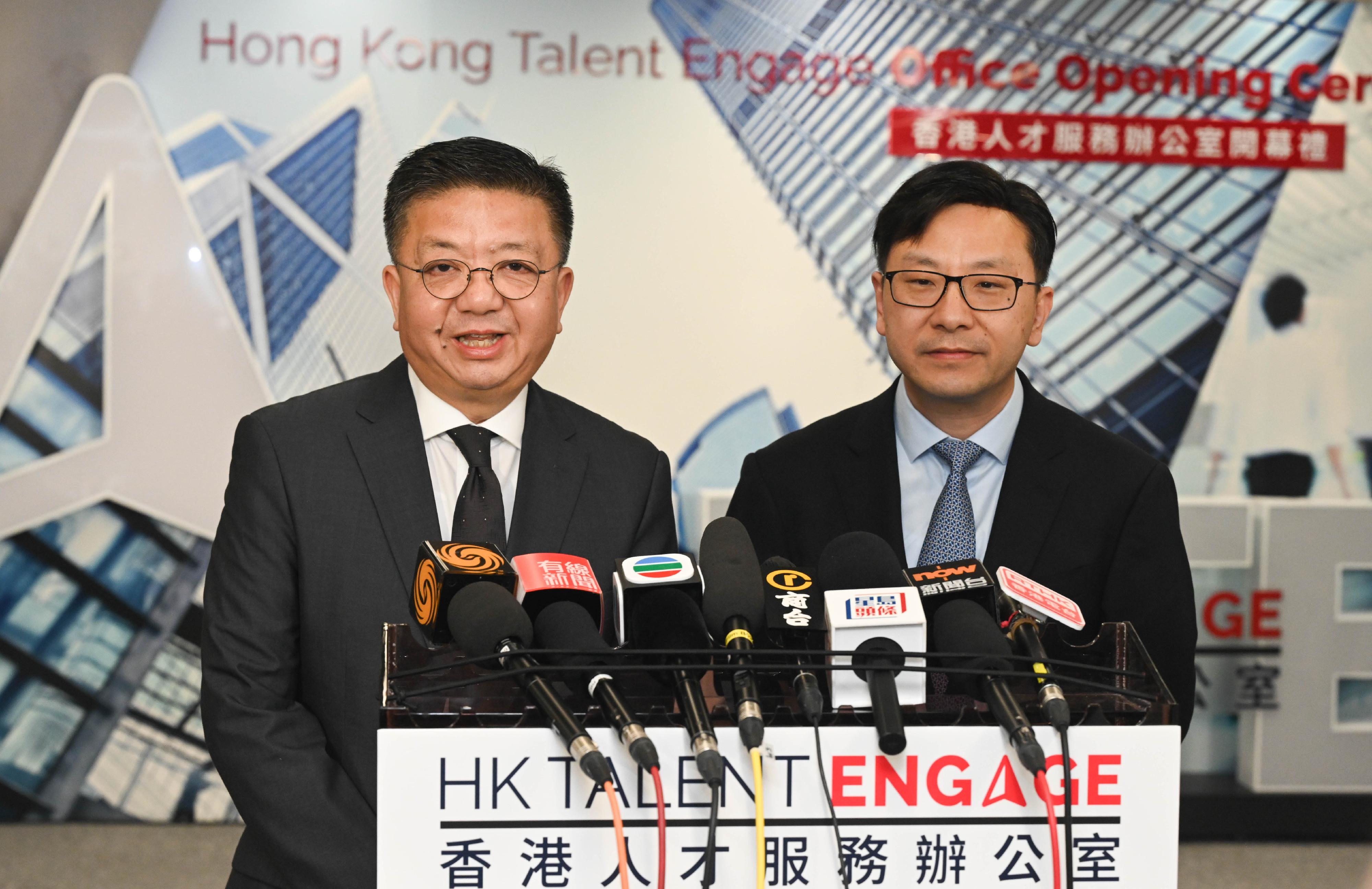 The Chief Secretary for Administration, Mr Chan Kwok-ki, today (October 30) officiated at the Hong Kong Talent Engage (HKTE) Office Opening Ceremony. Photo shows the Secretary for Labour and Welfare, Mr Chris Sun (right), and the Director of HKTE, Mr Anthony Lau (left), briefing the media on HKTE's directions of work.
