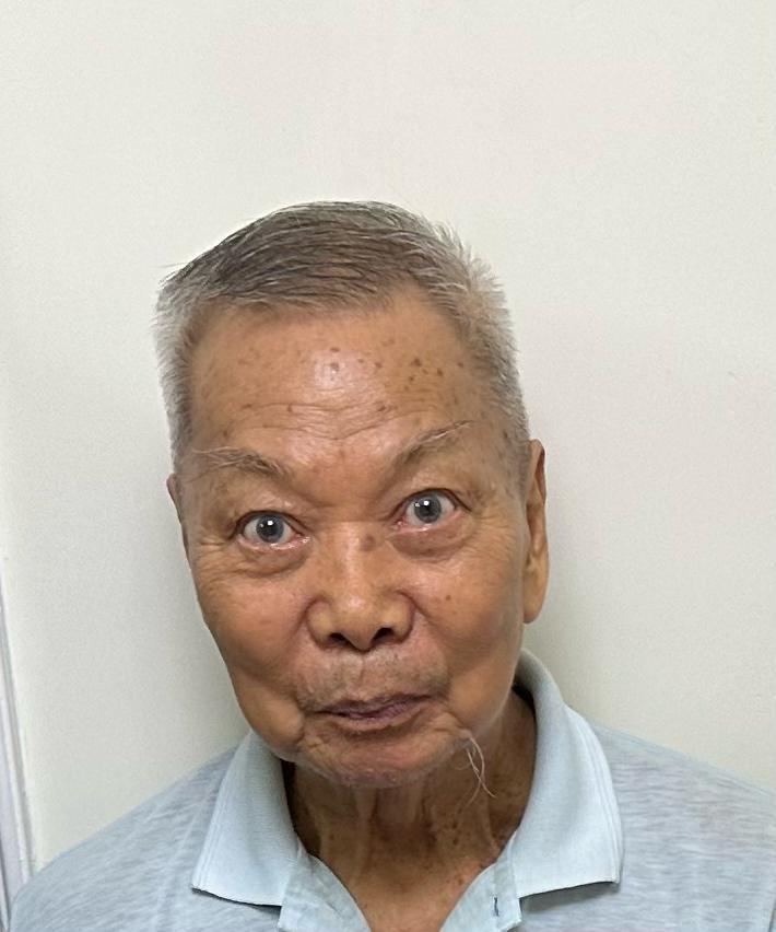 Lee Shun-choi, aged 88, is about 1.6 metres tall, 55 kilograms in weight and of medium build. He has a round face with yellow complexion and short grey and white hair. He was last seen wearing a light-coloured vest, blue short jeans and blue slippers.