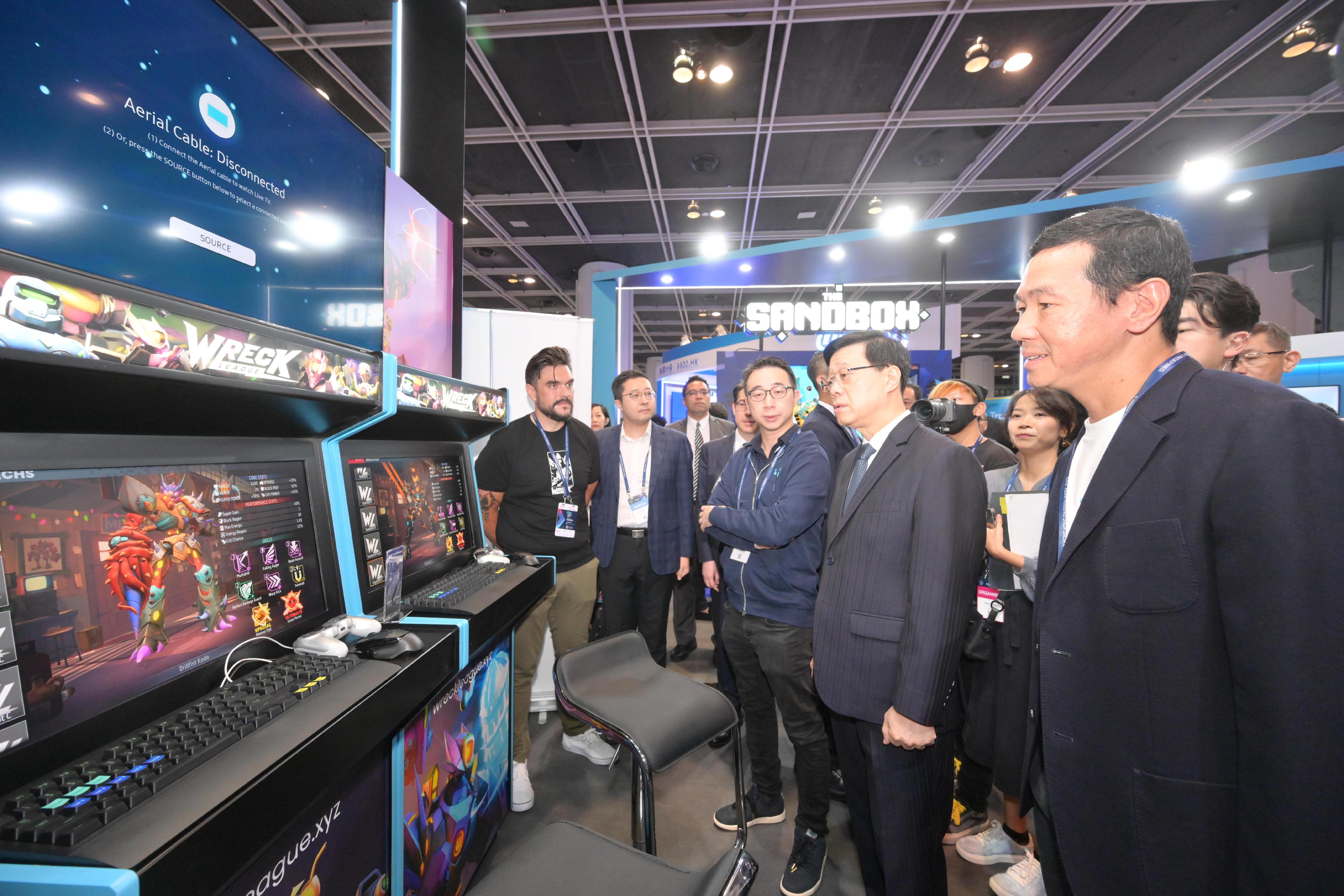 The Chief Executive, Mr John Lee, attended Hong Kong FinTech Week 2023 today (November 2). Photo shows Mr Lee (front row, second right) touring an exhibition booth.