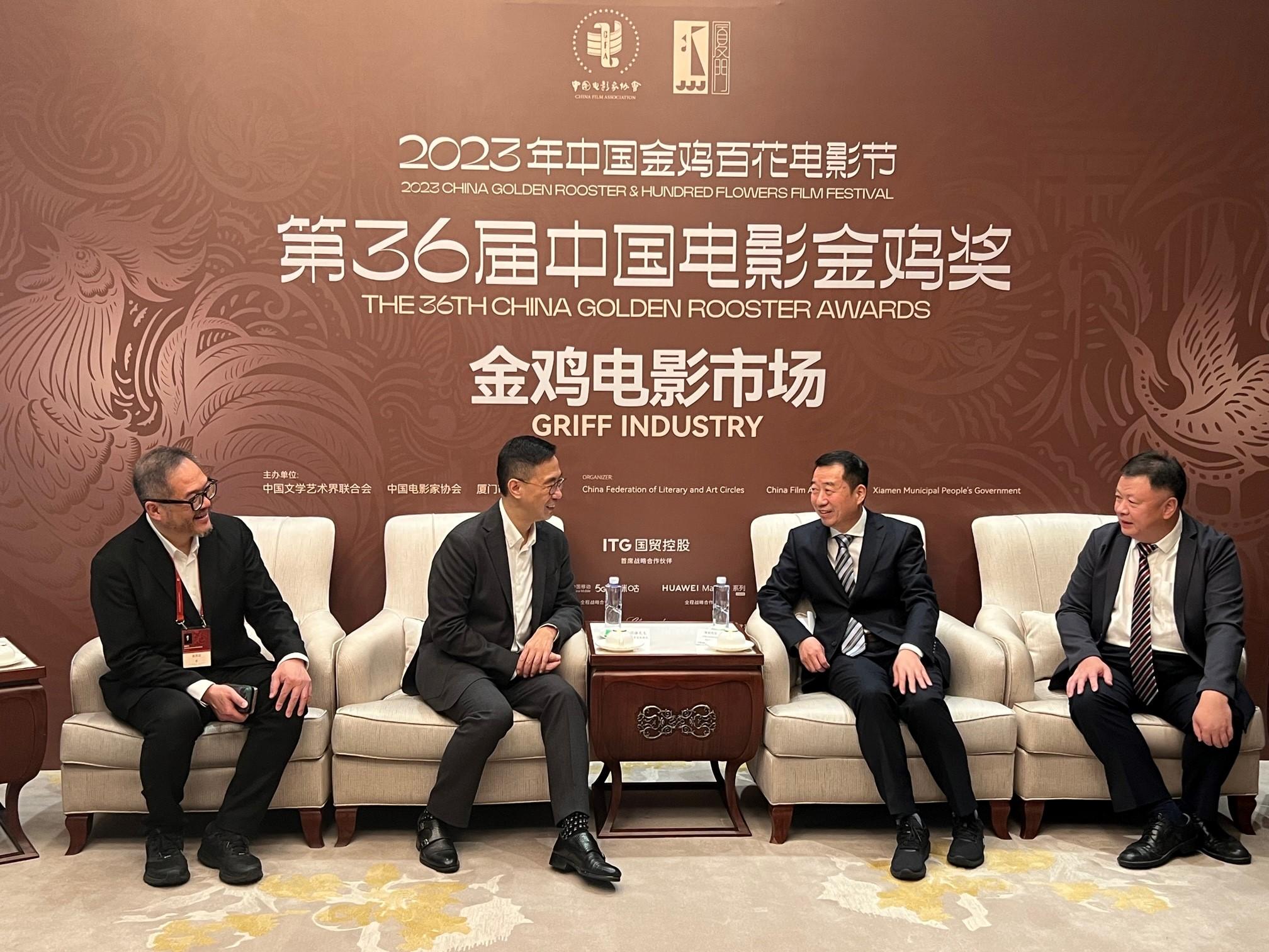 The Secretary for Culture, Sports and Tourism, Mr Kevin Yeung, continued his visit in Xiamen today (November 2). Mr Yeung (second left) met with the Sub-Party Secretary of the China Film Association, Mr Zhang Hong (second right), and the Director General of the Xiamen Film Administration, Mr Shangguan Jun (first right), to explore opportunities for co-operation. The Head of Create Hong Kong, Mr Victor Tsang (first left), was also present.