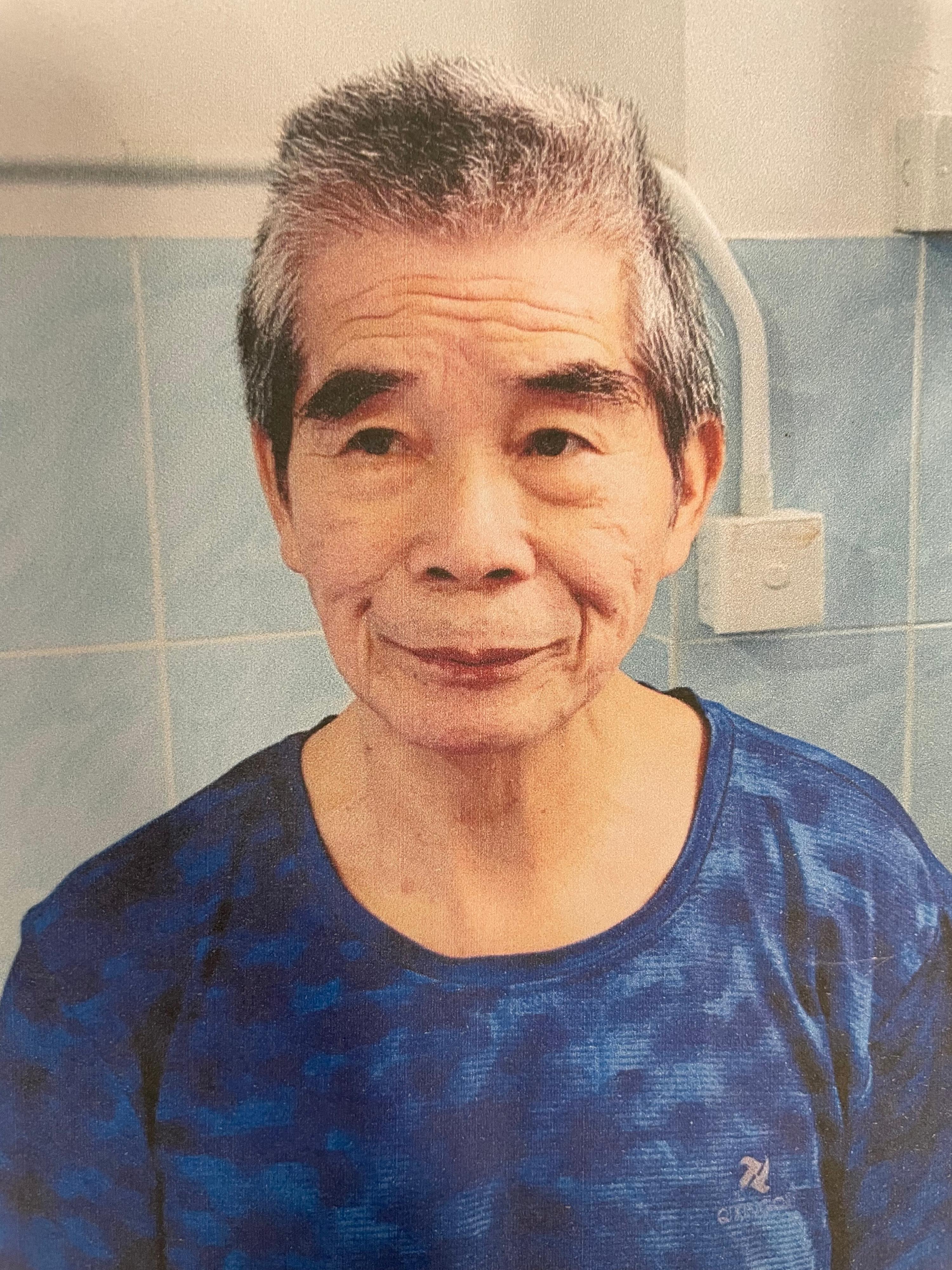 Chu Siu-ming, aged 71, is about 1.6 metres tall, 57 kilograms in weight and of thin build. He has a round face with yellow complexion and short grey hair. He was last seen wearing a grey short-sleeved shirt, dark-coloured shorts and dark-coloured slippers.