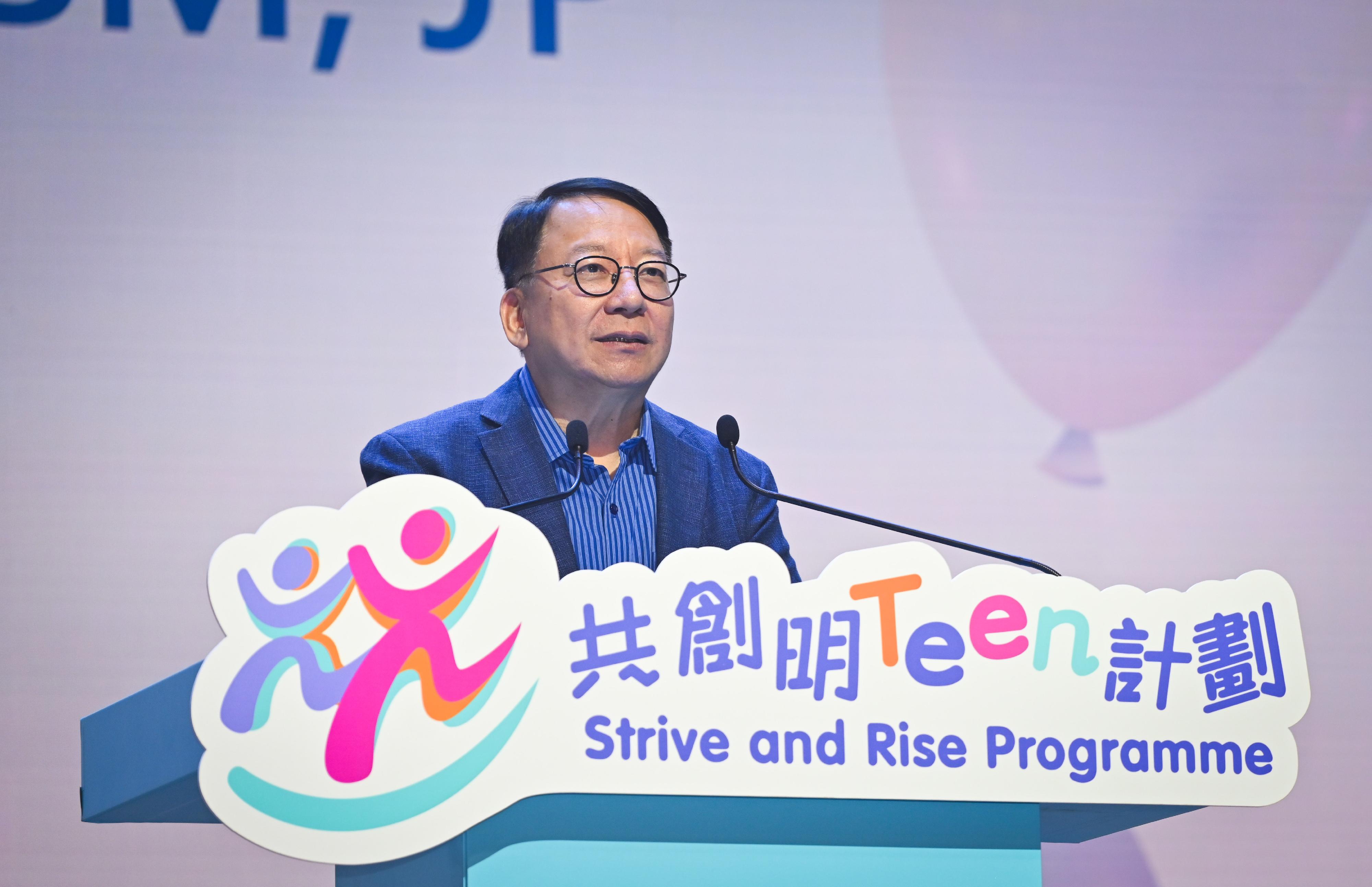 The Chief Secretary for Administration, Mr Chan Kwok-ki, speaks at the Graduation Ceremony of the Strive and Rise Programme today (November 4).
