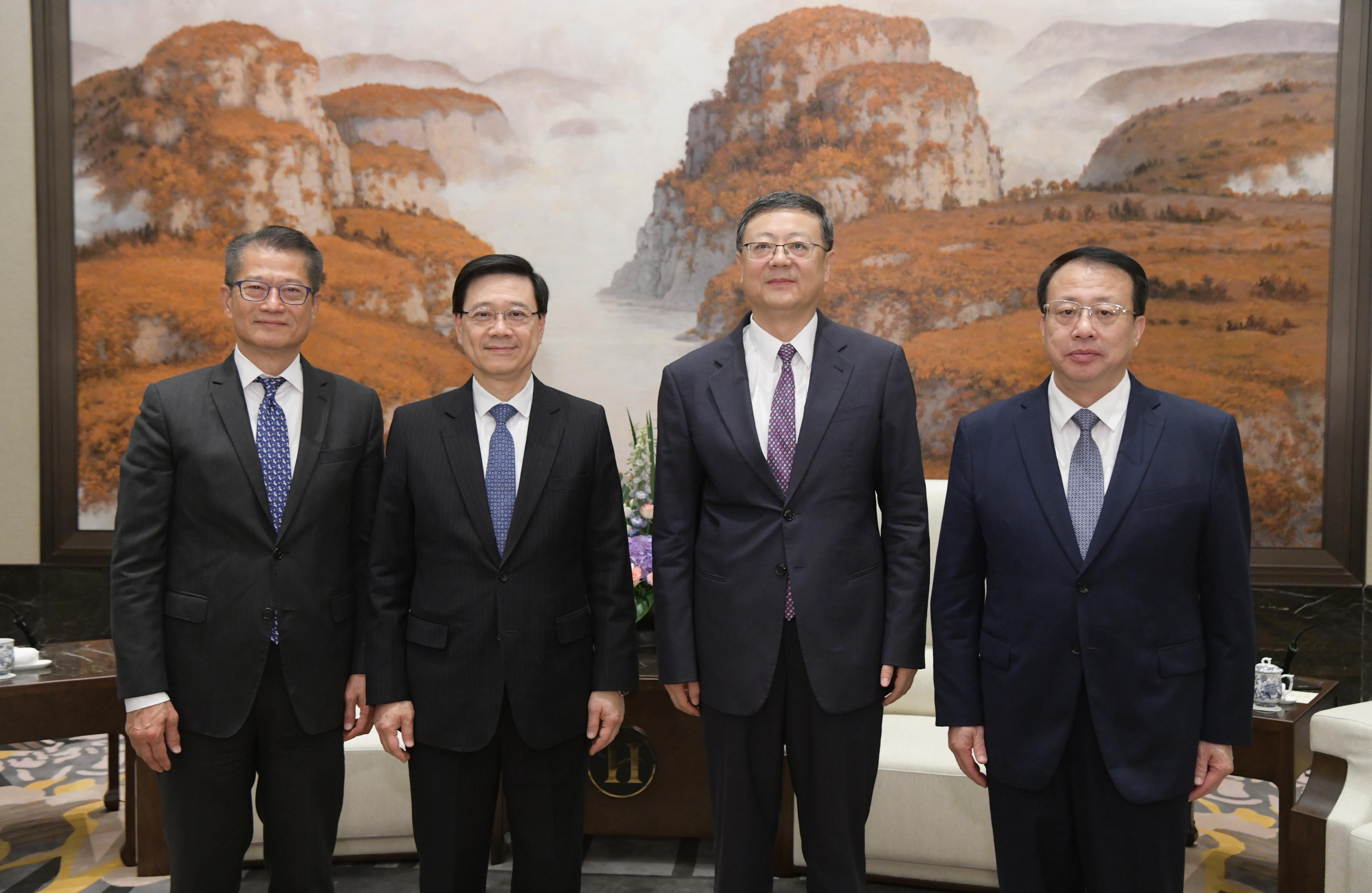 The Chief Executive, Mr John Lee, met with the Secretary of the CPC Shanghai Municipal Committee, Mr Chen Jining, and the Mayor of Shanghai, Mr Gong Zheng, in Shanghai today (November 4). Photo shows (from left) the Financial Secretary, Mr Paul Chan; Mr Lee; Mr Chen; and Mr Gong, in a group photo after the meeting. 