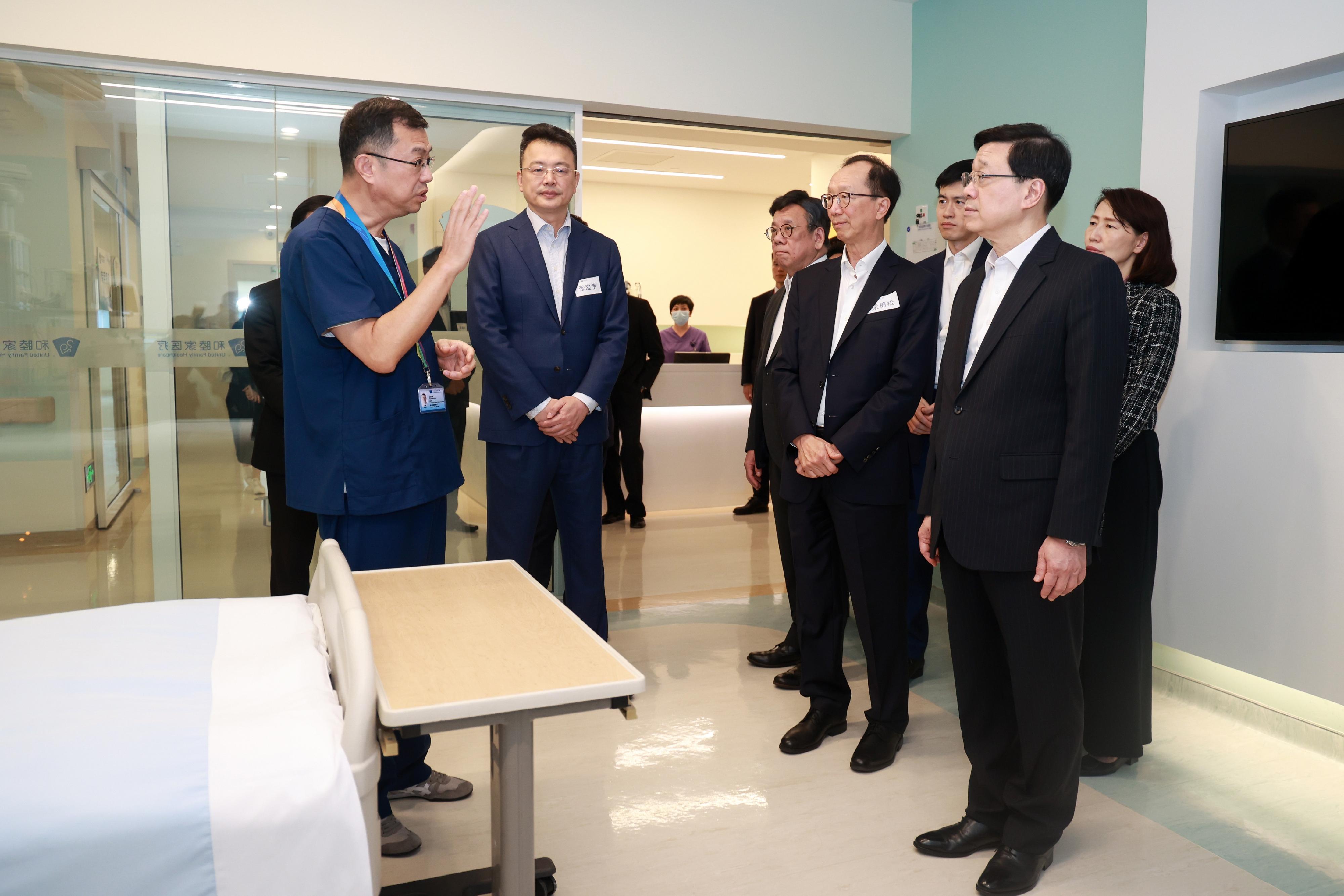 The Chief Executive, Mr John Lee, visited the Shanghai United Family Hospital (ChangNing) today (November 4). Photo shows Mr Lee (second right) receiving a briefing on the operation of the hospital. Looking on is the Secretary for Commerce and Economic Development, Mr Algernon Yau (fifth right).