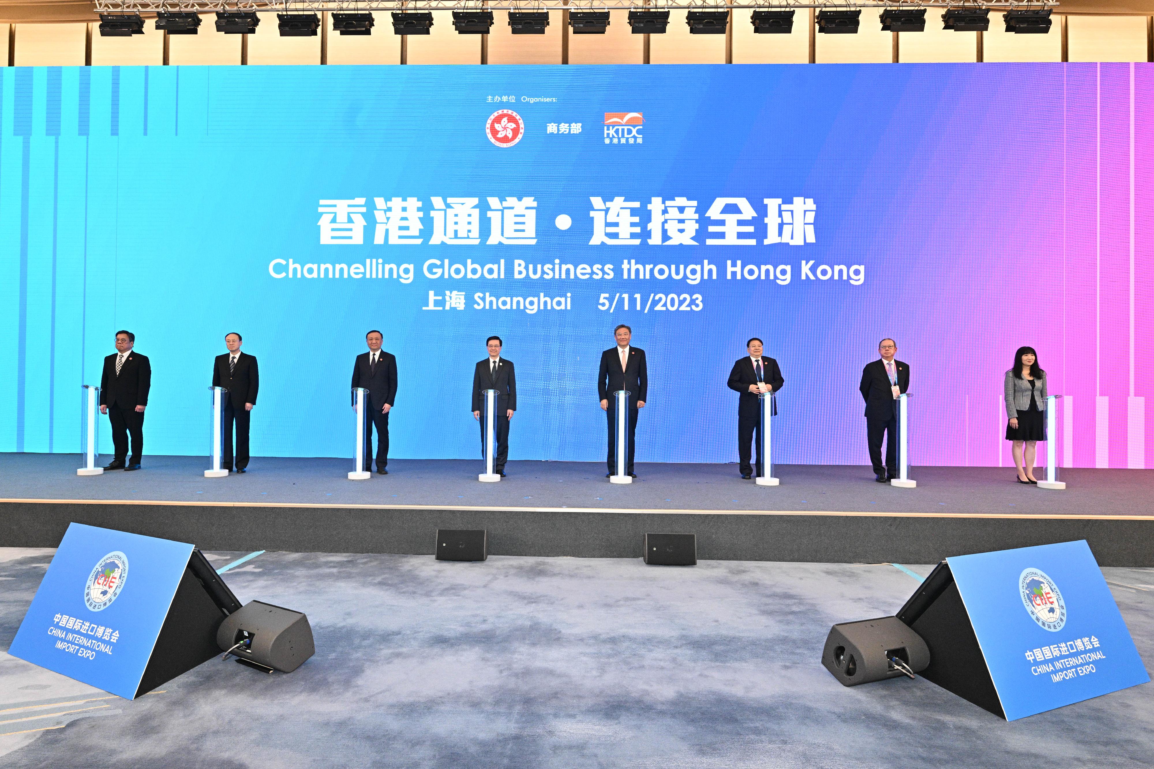 The Chief Executive, Mr John Lee, attended the parallel session on Channelling Global Business through Hong Kong under the sixth Hongqiao International Economic Forum in Shanghai this afternoon (November 5). Photo shows Mr Lee (fourth left); the Minister of Commerce, Mr Wang Wentao (fourth right); Vice Mayor of the Shanghai Municipal Government Mr Hua Yuan (third left); Deputy Director of the Liaison Office of the Central People's Government in the Hong Kong Special Administrative Region Mr Yin Zonghua (third right); the Secretary for Commerce and Economic Development, Mr Algernon Yau (first left); the Chairman of the Hong Kong Trade Development Council (HKTDC), Dr Peter Lam (second right); and the Executive Director of the HKTDC, Ms Margaret Fong (first right), officiating at the parallel session.