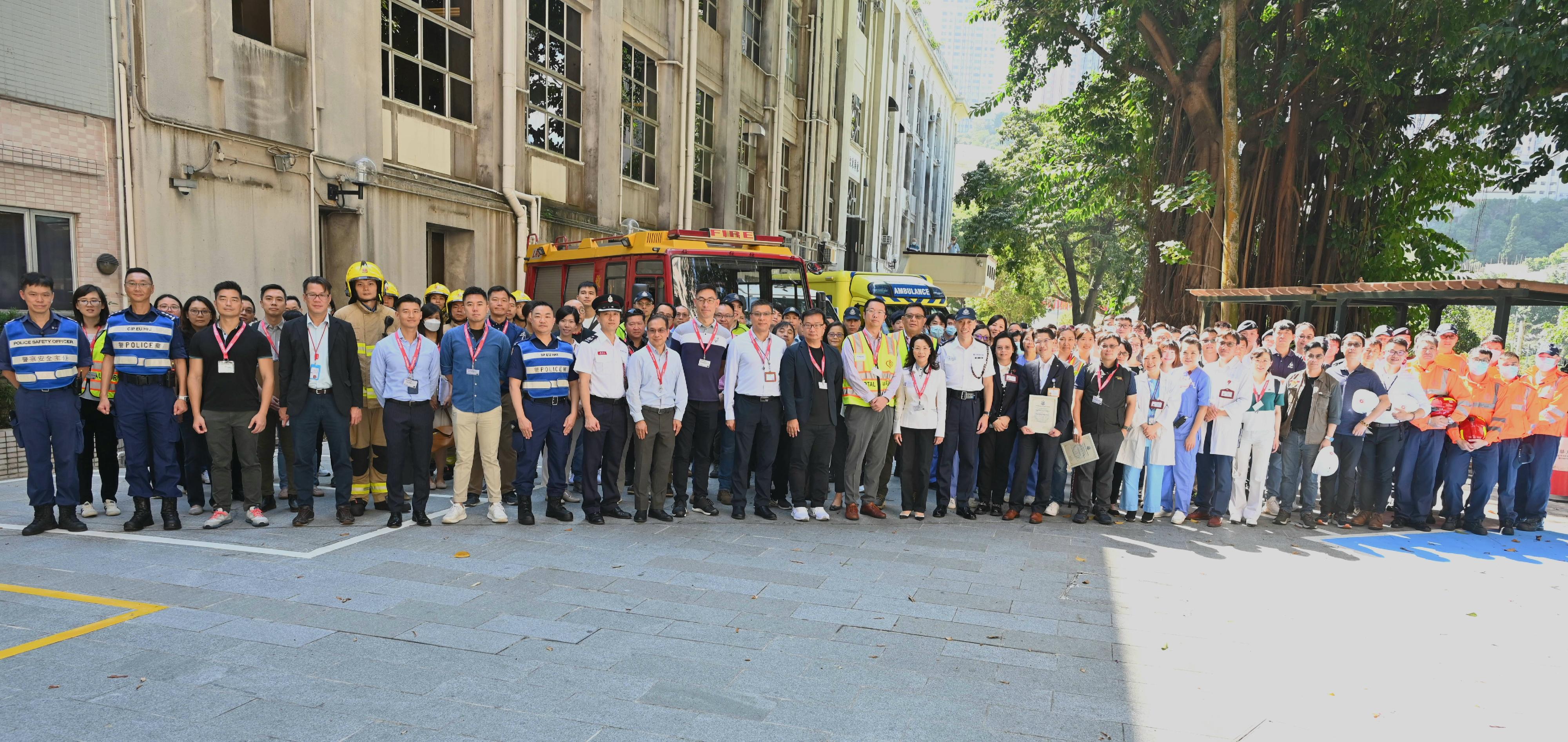 About 200 officers from Police Hong Kong Island Regional Headquarters, the Hospital Authority, the Fire Services Department, the Transport Department, the Electrical and Mechanical Services Department, the Lands Department and the Hongkong Electric Company, Limited participate in the inter-departmental major incident exercise codenamed " PHOENIXSPIN " at the Tung Wah Eastern Hospital in Happy Valley this morning (November 5). 