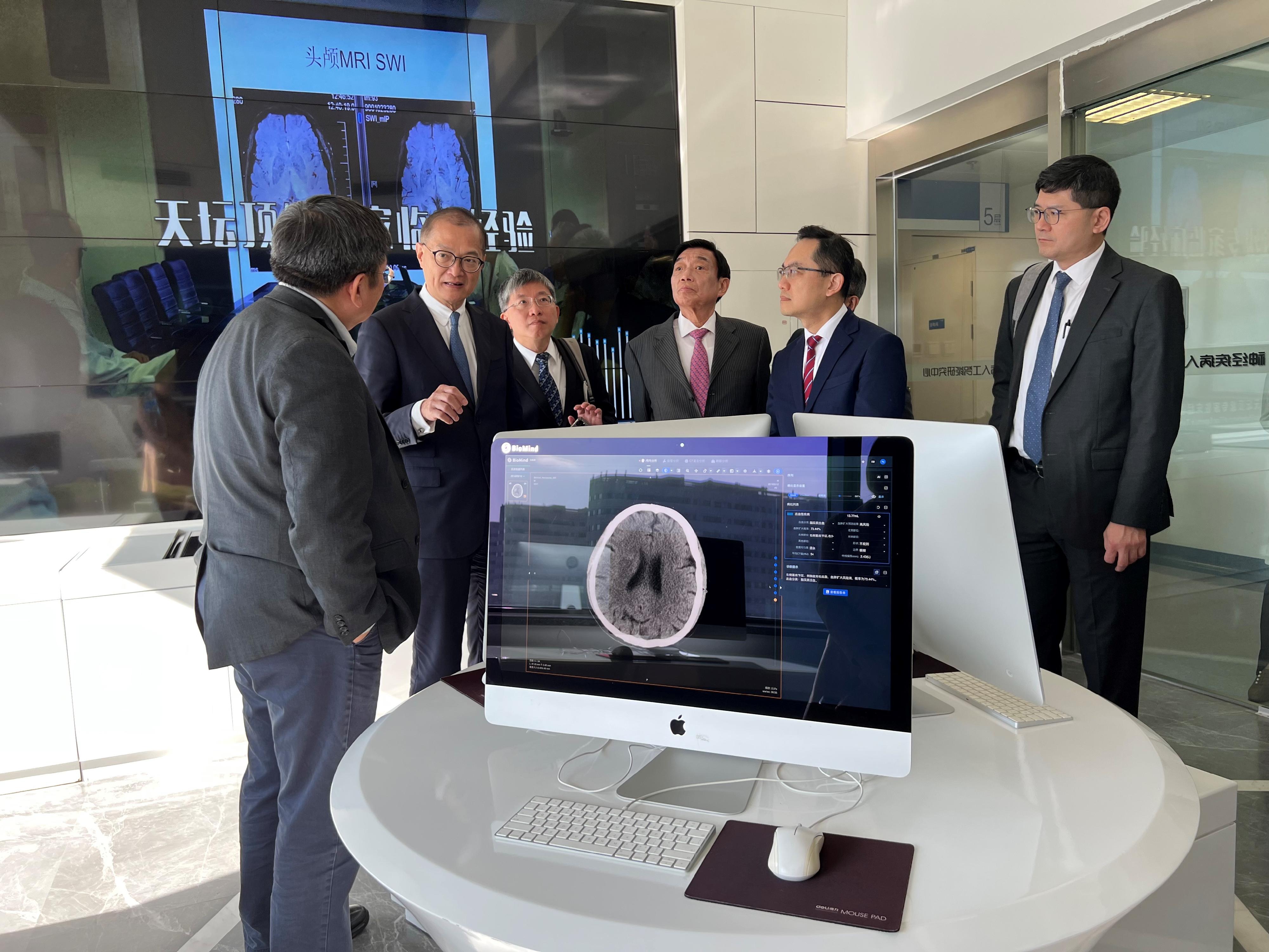 The Secretary for Health, Professor Lo Chung-mau (second left), visited Beijing Tiantan Hospital affiliated to Capital Medical University this morning (November 6) and learned about the operation of the CNCRC-Hanalytics Artificial Intelligence Research Centre for Neurological Disorders located at the hospital. Next to him are the Permanent Secretary for Health, Mr Thomas Chan (third left); the Director of Health, Dr Ronald Lam (second right); the Chairman of the Hospital Authority (HA), Mr Henry Fan (third right); and the Chief Executive of the HA, Dr Tony Ko (first right).