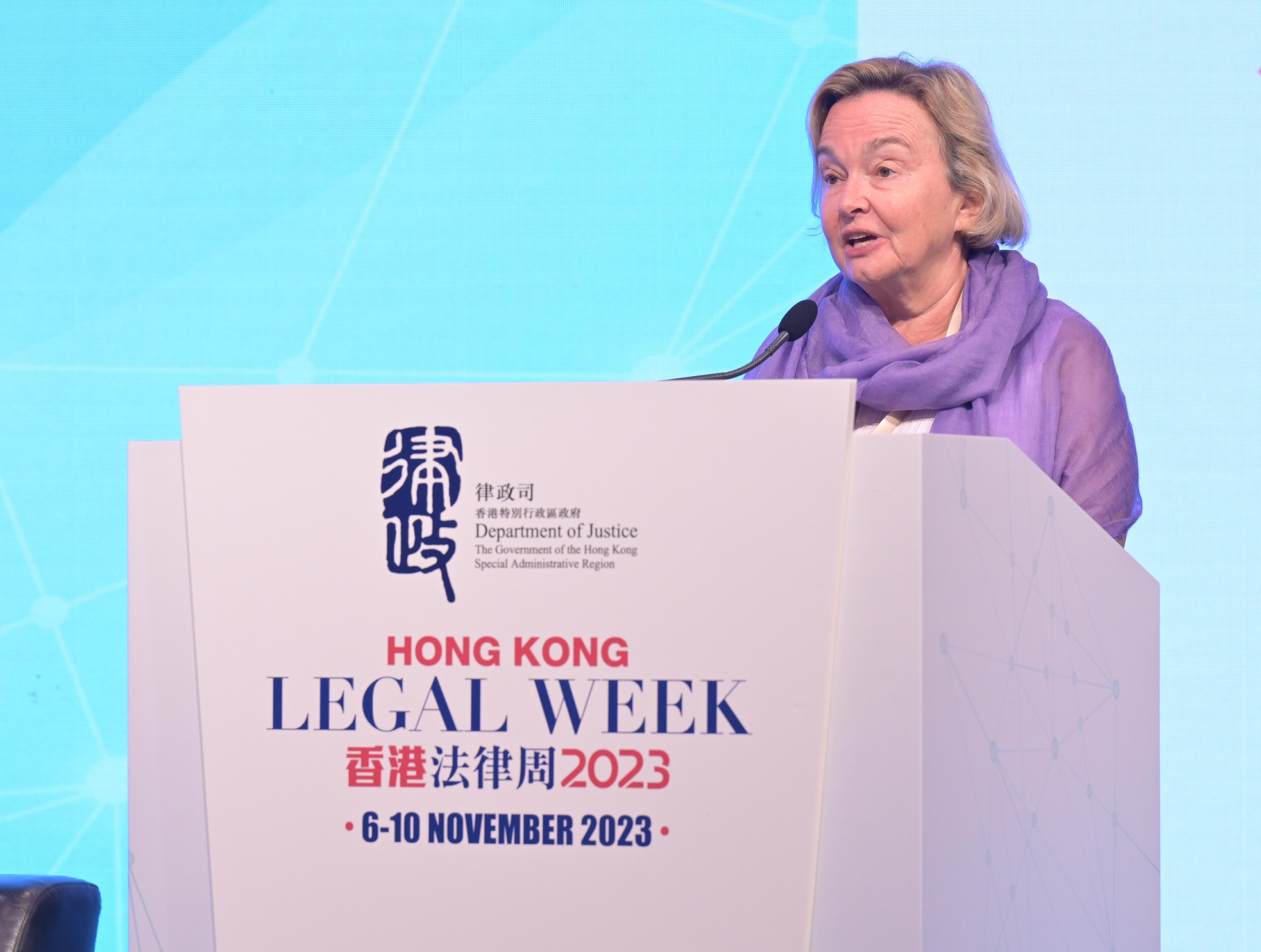 聯合國國際貿易法委員會秘書長Anna Joubin-Bret今日（十一月六日）在香港法律周2023—第五屆聯合國國際貿易法委員會亞太司法高峰會——司法會議致歡迎辭。
