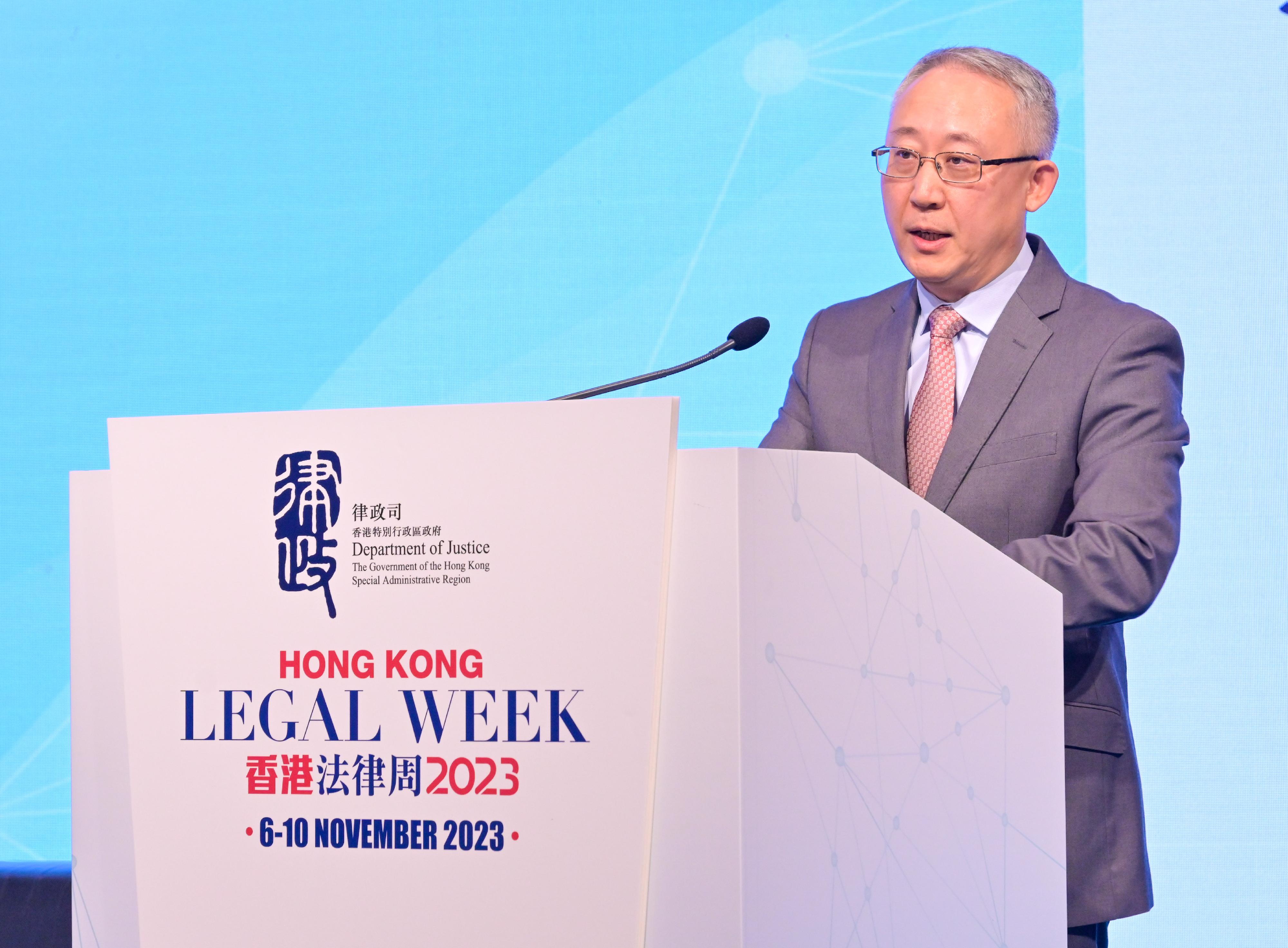 The Acting Commissioner of the Office of the Commissioner of the Ministry of Foreign Affairs of the People's Republic of China in the Hong Kong Special Administrative Region, Mr Li Yongsheng, delivers welcome remarks at the 5th UNCITRAL Asia Pacific Judicial Summit - Judicial Conference under the Hong Kong Legal Week 2023 today (November 6).

