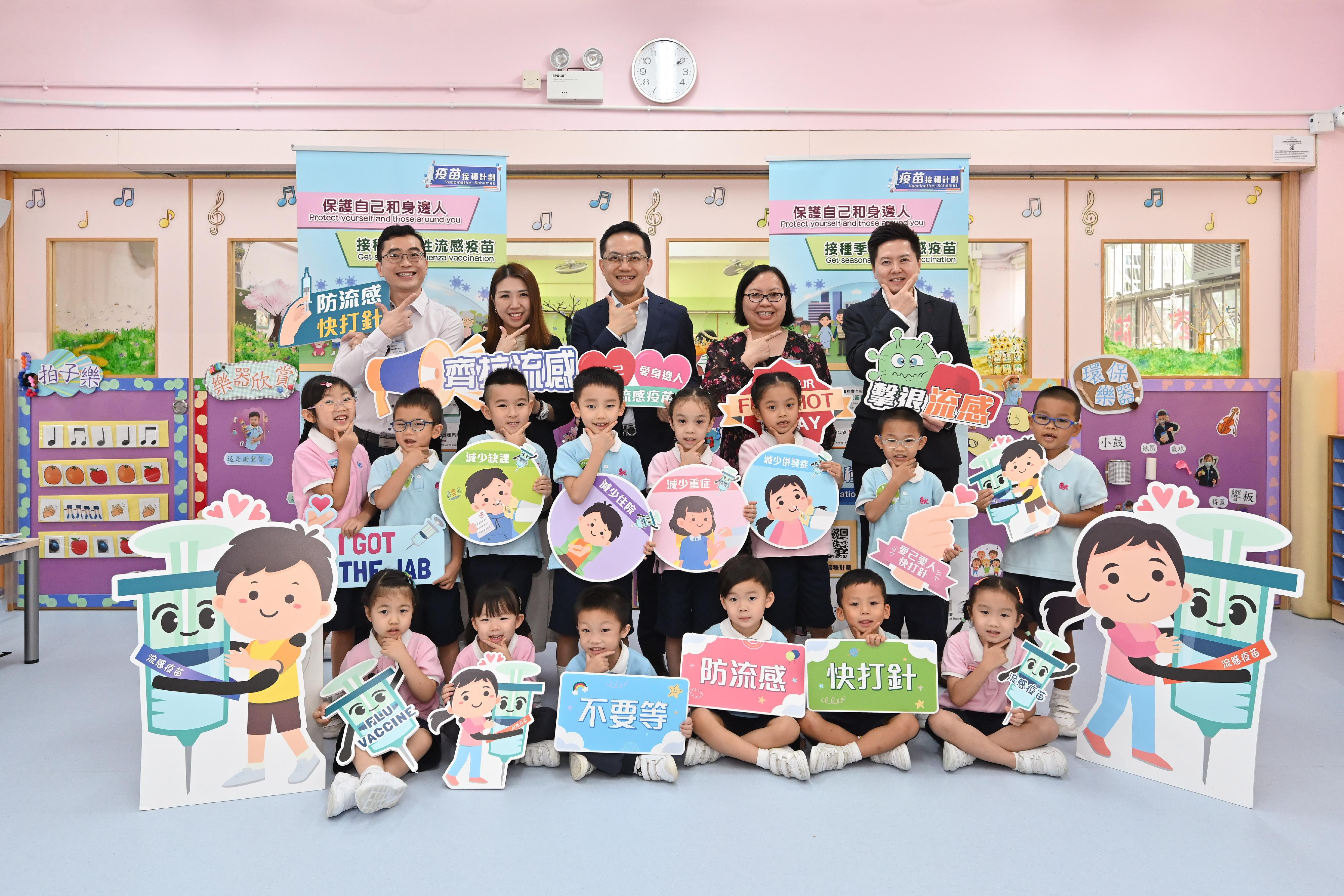 The Director of Health, Dr Ronald Lam, and the Controller of the Centre for Health Protection of the Department of Health, Dr Edwin Tsui, visited Po Leung Kuk Lee Siu Chan Kindergarten-Cum-Nursery in Kwun Tong this morning (November 9) to view the implementation of the school outreach seasonal influenza vaccination service. Photo shows Dr Lam (third row, centre) and Dr Tsui (third row, first right) with teachers and students, as well as the visiting doctor who provides the vaccination service.