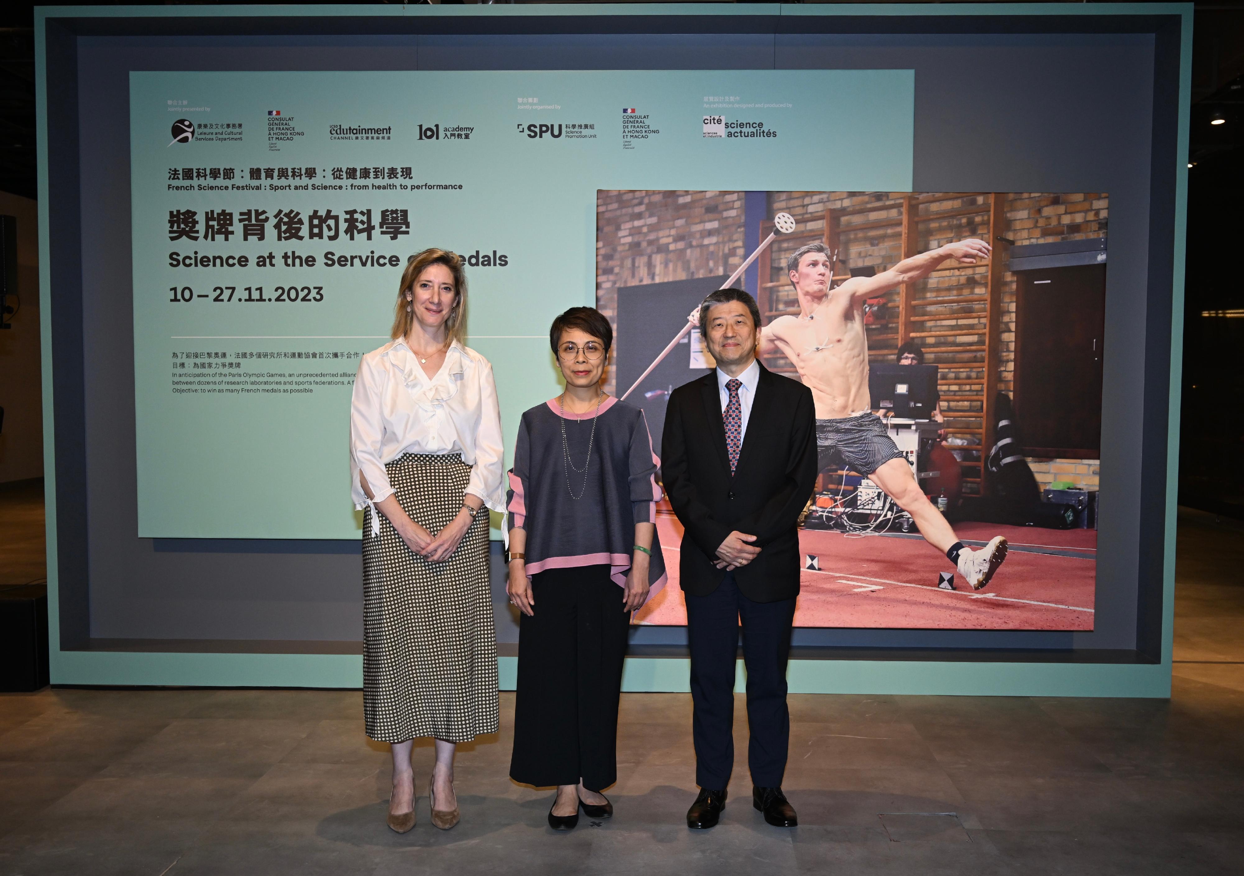 The opening ceremony for the French Science Festival "Science at the Service of Medals" exhibition was held today (November 9) at the Hong Kong Science Museum. Photo shows (from left) the Consul General of France in Hong Kong and Macau, Mrs Christile Drulhe; the Deputy Director of Leisure and Cultural Services (Culture), Miss Eve Tam; and the Museum Director of the Hong Kong Science Museum, Mr Lawrence Lee, officiating at the ceremony.