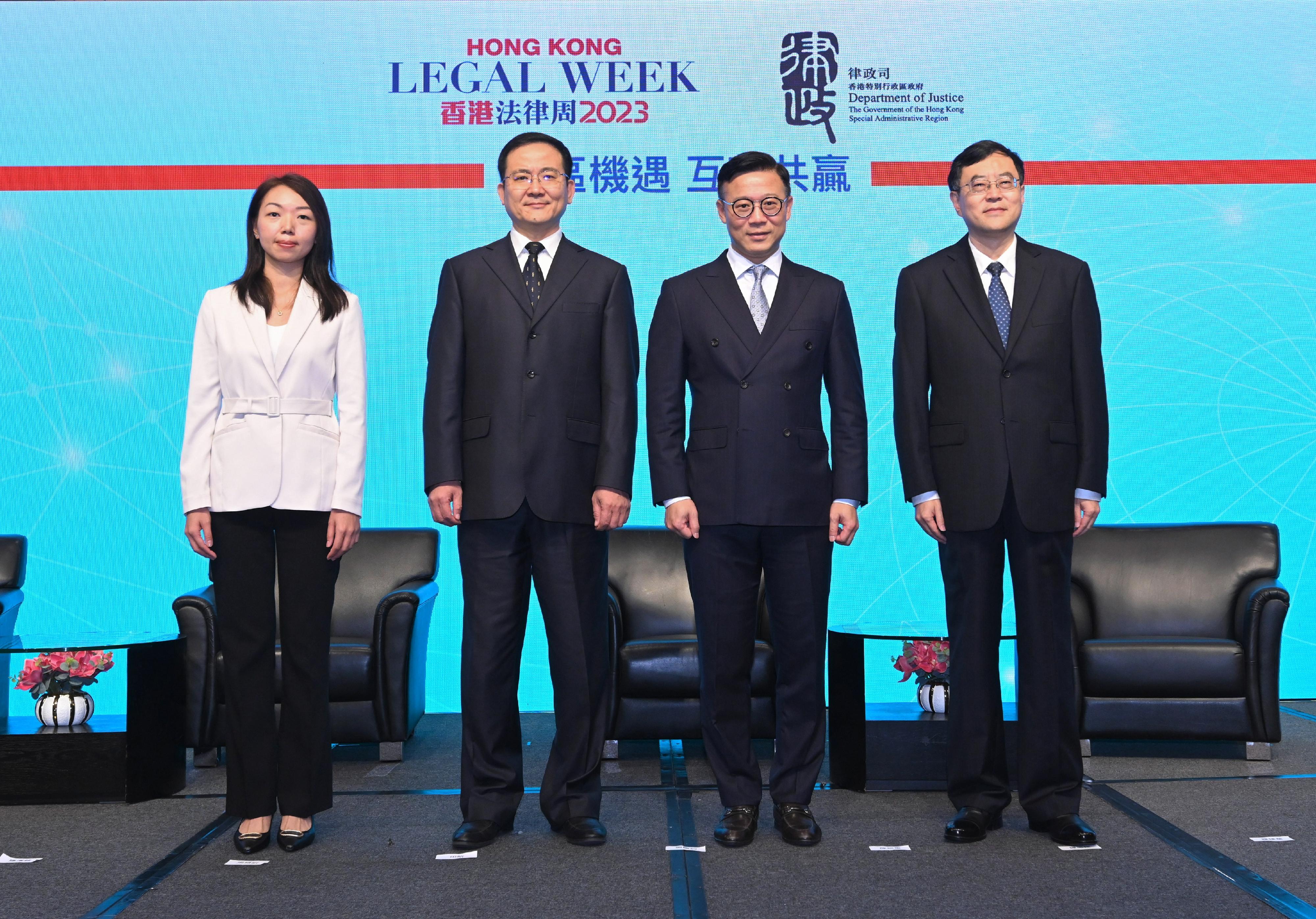 The Deputy Secretary for Justice, Mr Cheung Kwok-kwan (second right); the Director-General of the Department of Justice of Guangdong Province, Mr Chen Xudong (first right); the Director of the Legal Affairs Bureau of the Government of the Macao Special Administrative Region, Ms Leong Weng In (first left); and the Director of the Bureau of Lawyers' Work of the Ministry of Justice, Mr Tian Xin (second left), are pictured at the Gateway to the Opportunities in the GBA under the Hong Kong Legal Week 2023 today (November 9).