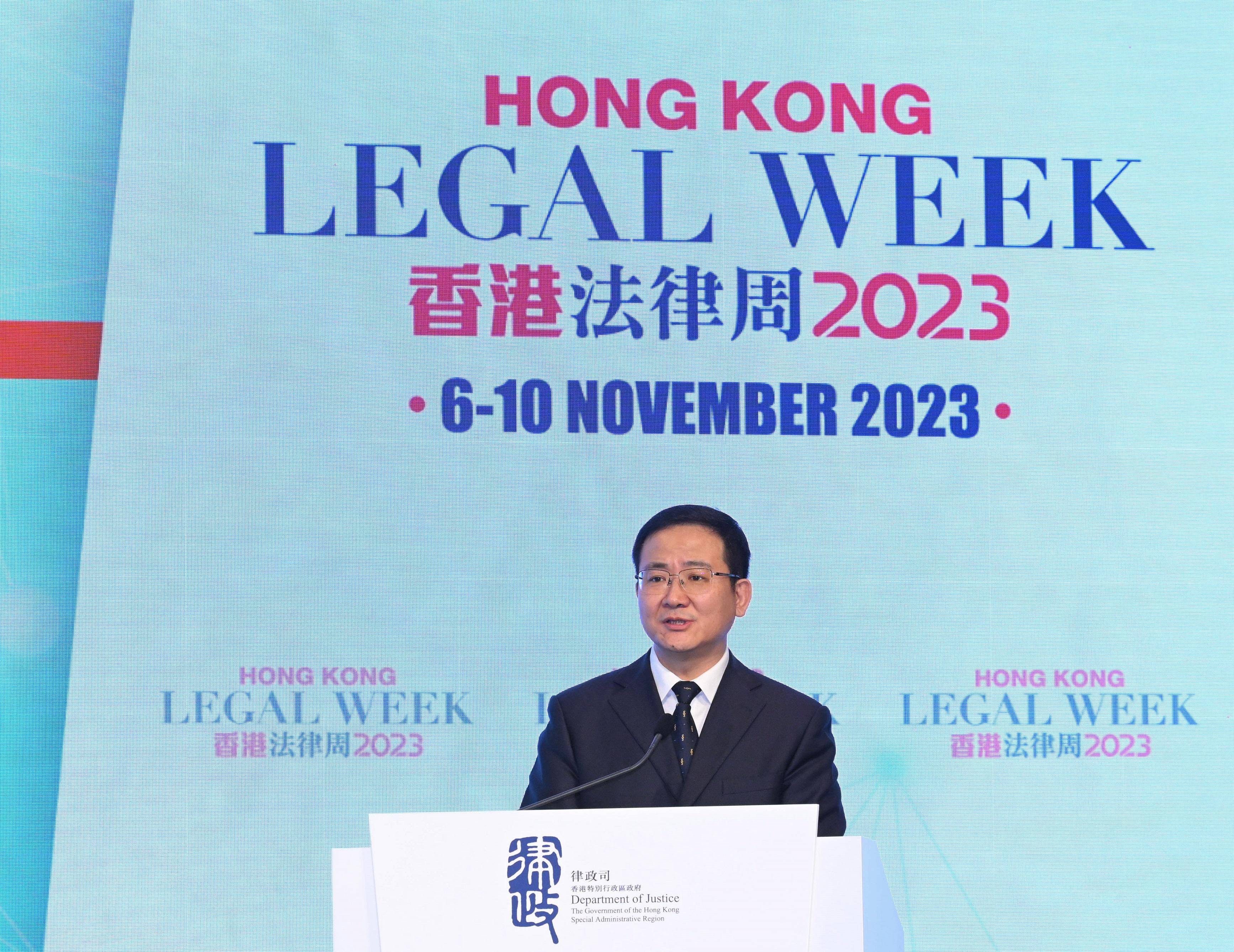 The Director of the Bureau of Lawyers' Work of the Ministry of Justice, Mr Tian Xin, delivers a keynote speech at the forum under the theme "Gateway to the Opportunities in the GBA" of the Hong Kong Legal Week 2023 today (November 9).
