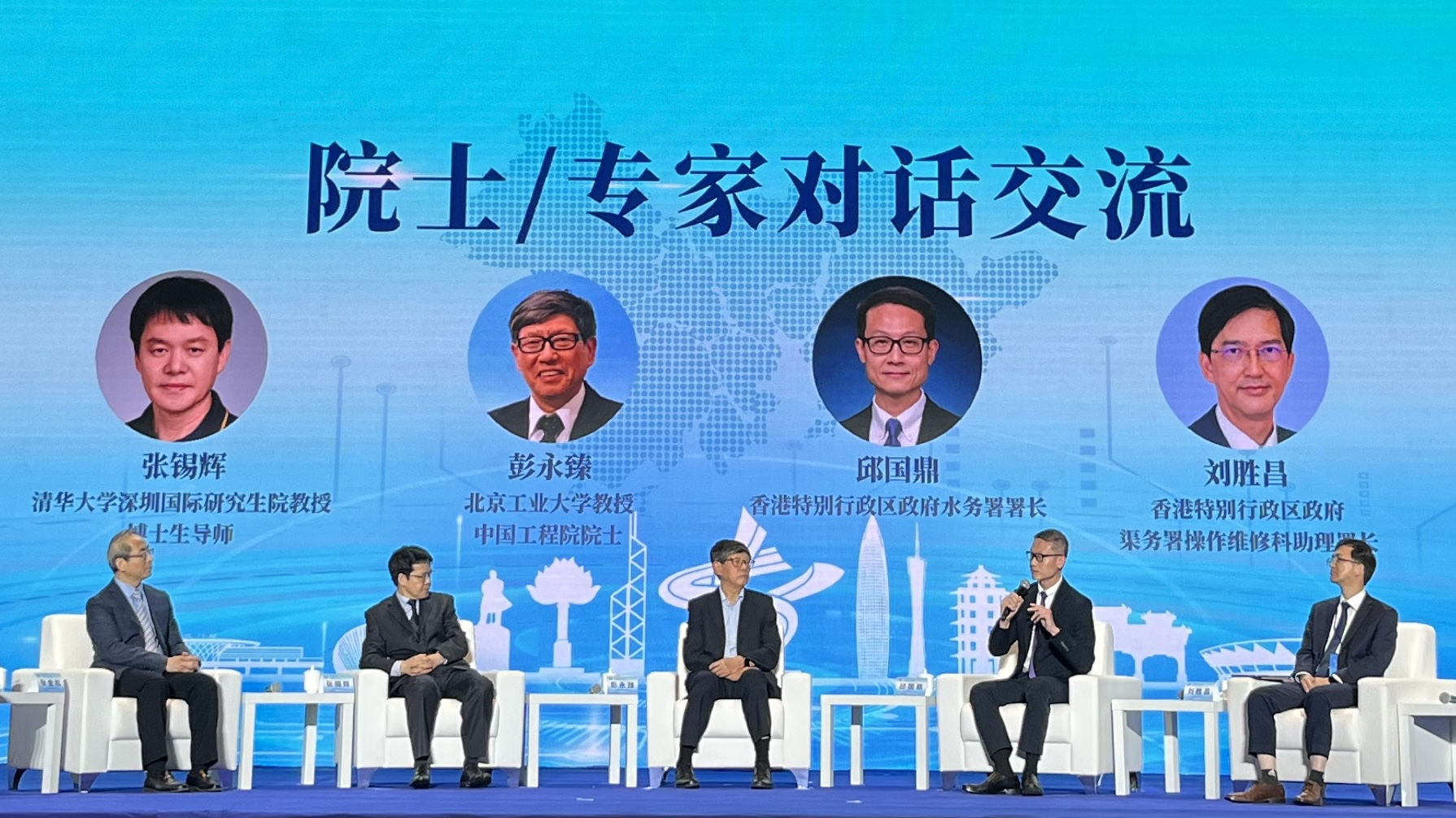The Director of Water Supplies, Mr Tony Yau, attended the 5th Guangdong-Hong Kong-Macao Greater Bay Area Water Forum in Dongguan from November 8 to 10. Photo shows Mr Yau (second right) taking part in a dialogue session with experts and academicians yesterday (November 9). Assistant Director of the Drainage Services Department Mr Edwin Lau (first right) also participated in the session.
