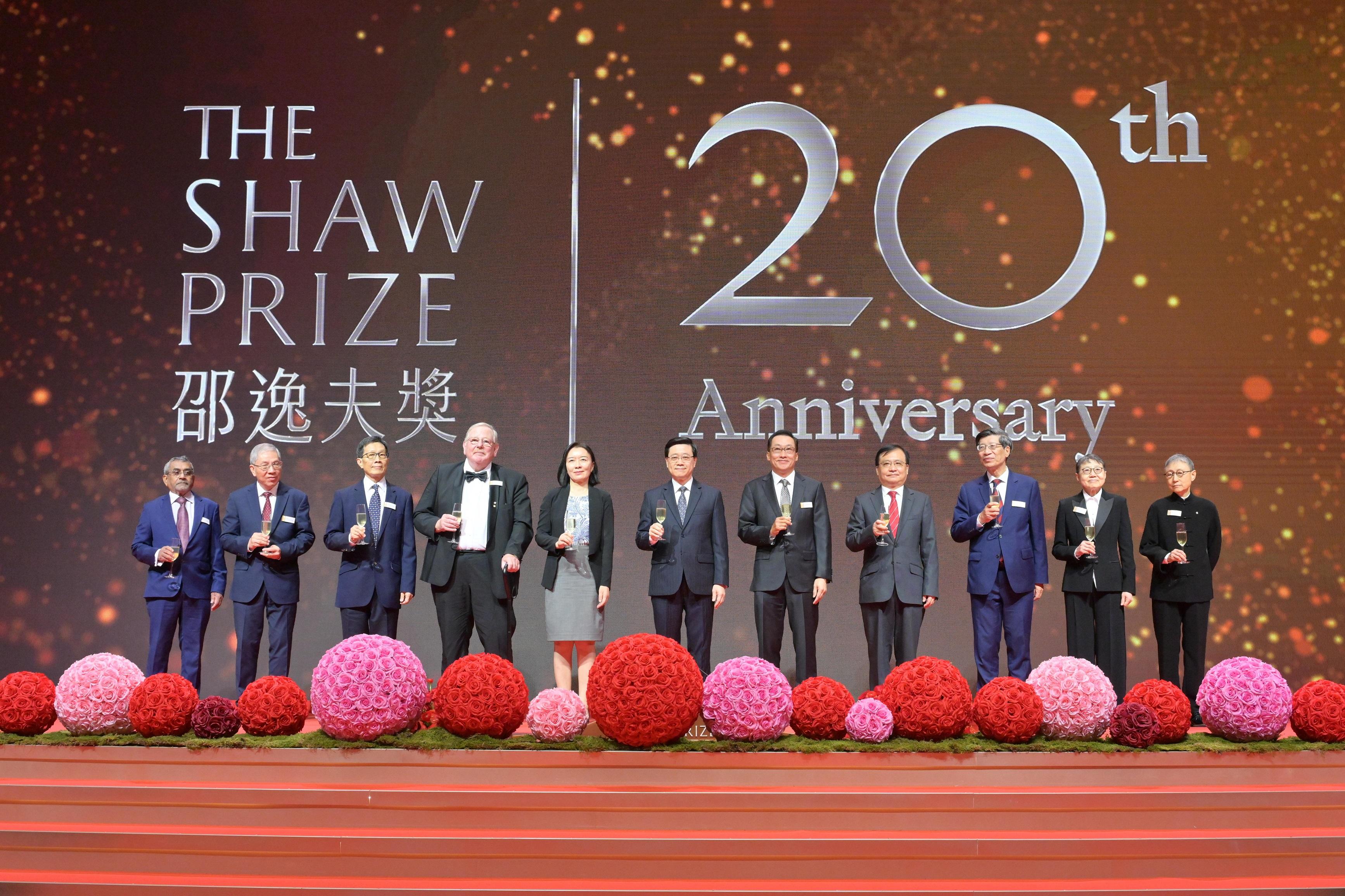 The Chief Executive, Mr John Lee, attended the Shaw Prize 2023 Award Presentation Ceremony this evening (November 12). Photo shows (from fourth left) the Chair of the Board of Adjudicators of the Shaw Prize, Professor Reinhard Genzel; Deputy Director of the Liaison Office of the Central People's Government in the Hong Kong Special Administrative Region (HKSAR) Ms Lu Xinning; Mr Lee; the Chair of the Shaw Prize Foundation, Dr Raymond Chan; Deputy Commissioner of the Office of the Commissioner of the Ministry of Foreign Affairs of the People's Republic of China in the HKSAR Mr Fang Jianming; the Chair of the Shaw Prize Council, Professor Kenneth Young, and other guests proposing a toast.