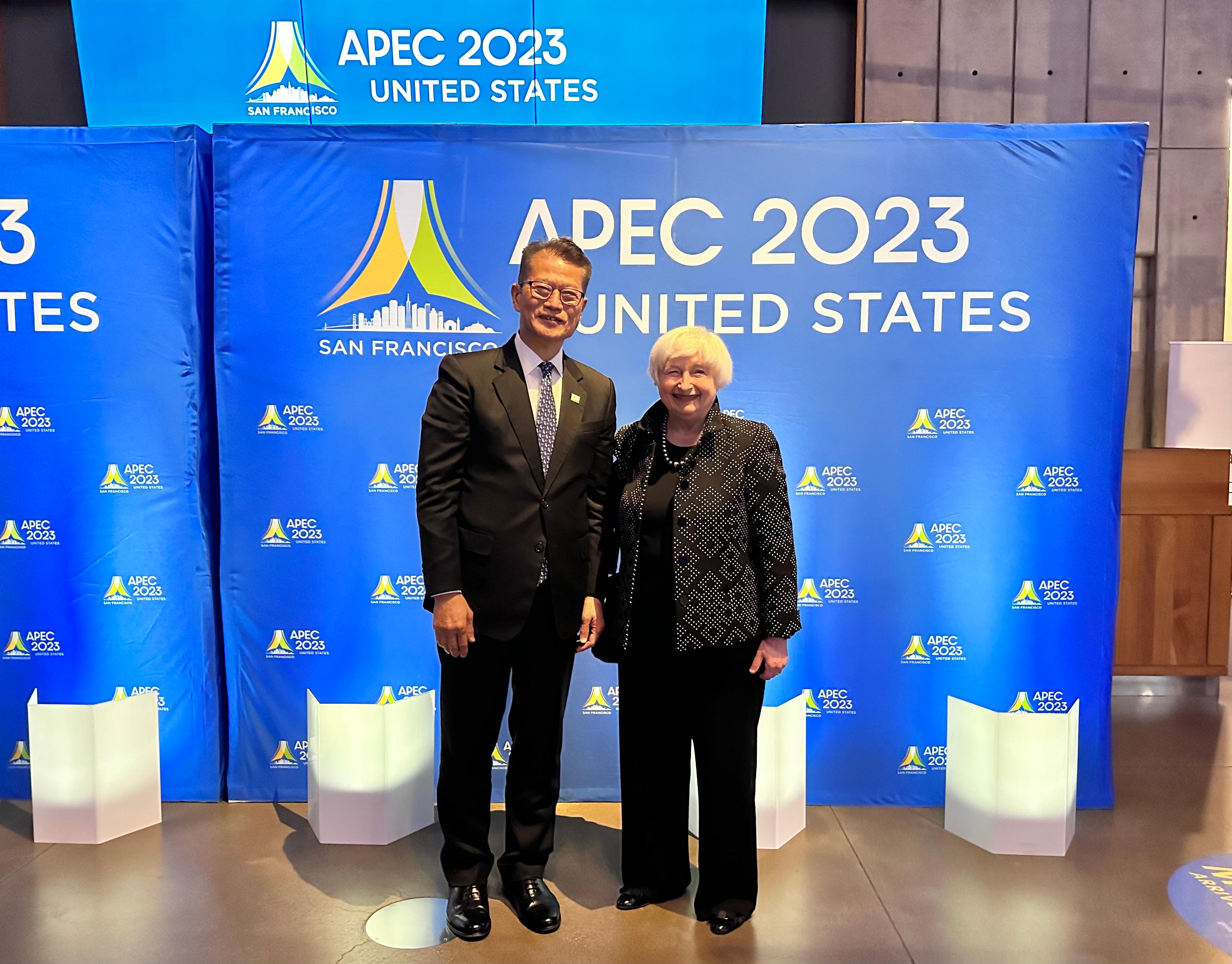 The Financial Secretary, Mr Paul Chan, yesterday (November 12, San Francisco time) attended the Asia-Pacific Economic Cooperation 2023 Finance Ministers' Retreat in San Francisco, the United States. Photo shows Mr Chan (left) with the United States Secretary of the Treasury, Dr Janet Yellen (right), before the gala dinner hosted for representatives attending Finance Ministers' Meeting in the evening. 