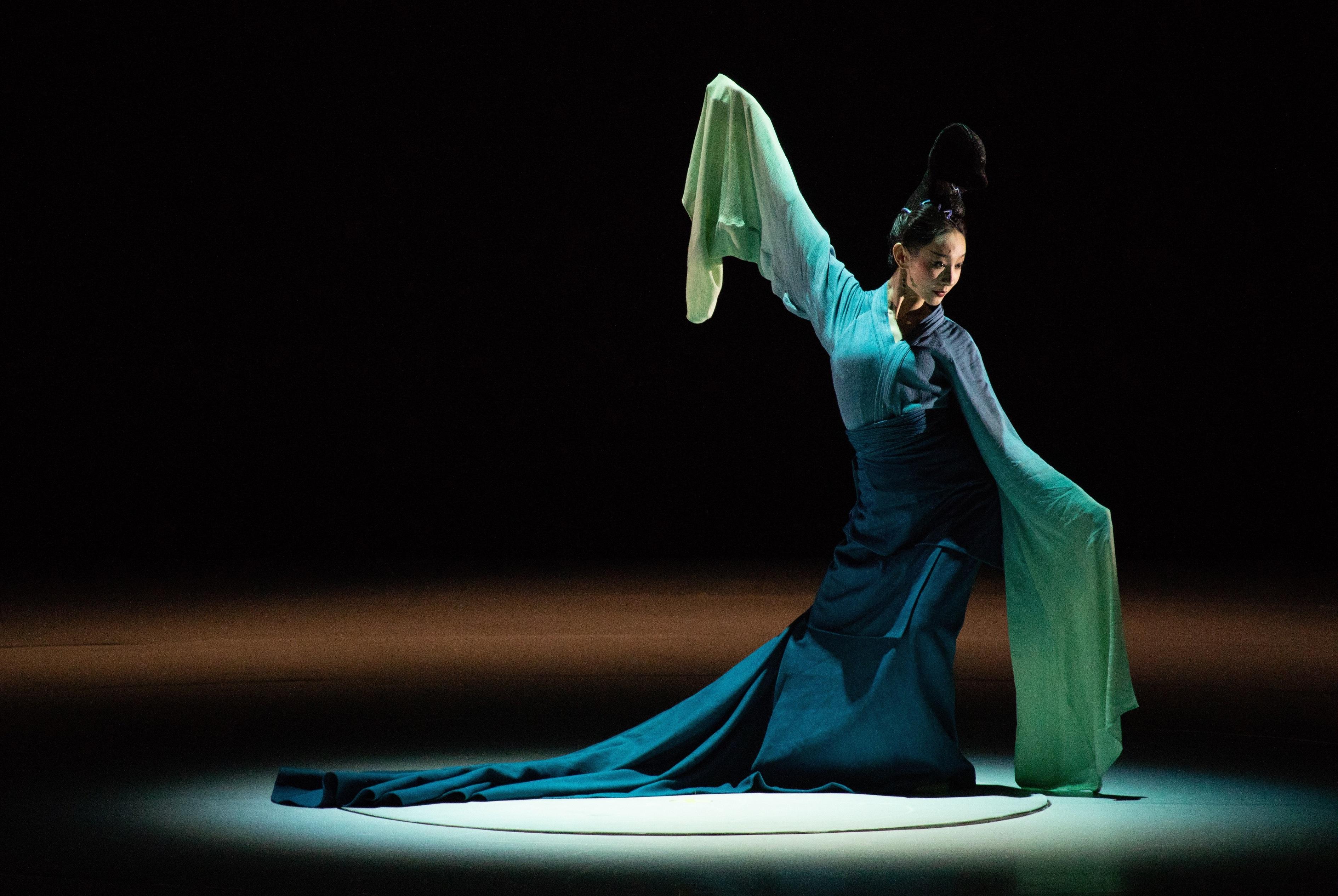 康乐及文化事务署明年一月呈献由中国东方演艺集团创演的得奖舞蹈诗剧《只此青绿》—舞绘《千里江山图》。图示舞蹈诗剧《只此青绿》剧照。