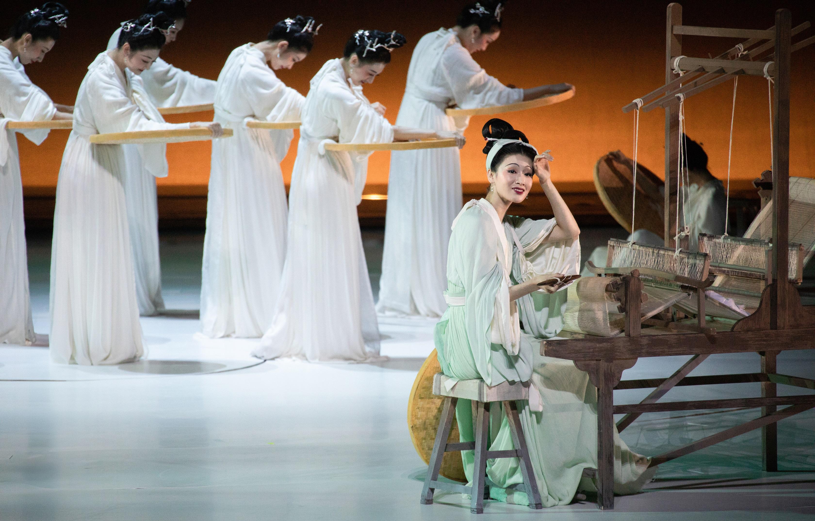 康乐及文化事务署明年一月呈献由中国东方演艺集团创演的得奖舞蹈诗剧《只此青绿》—舞绘《千里江山图》。图示舞蹈诗剧《只此青绿》剧照。