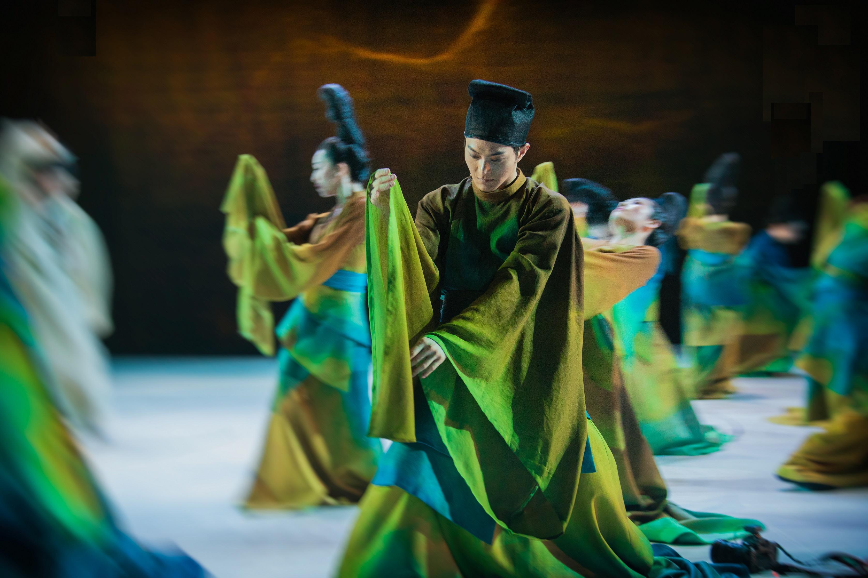 The Leisure and Cultural Services Department will present the dance drama "Poetic Dance: The Journey of a Legendary Landscape Painting" by China Oriental Performing Arts Group in January next year. Photo shows "Poetic Dance: The Journey of a Legendary Landscape Painting".