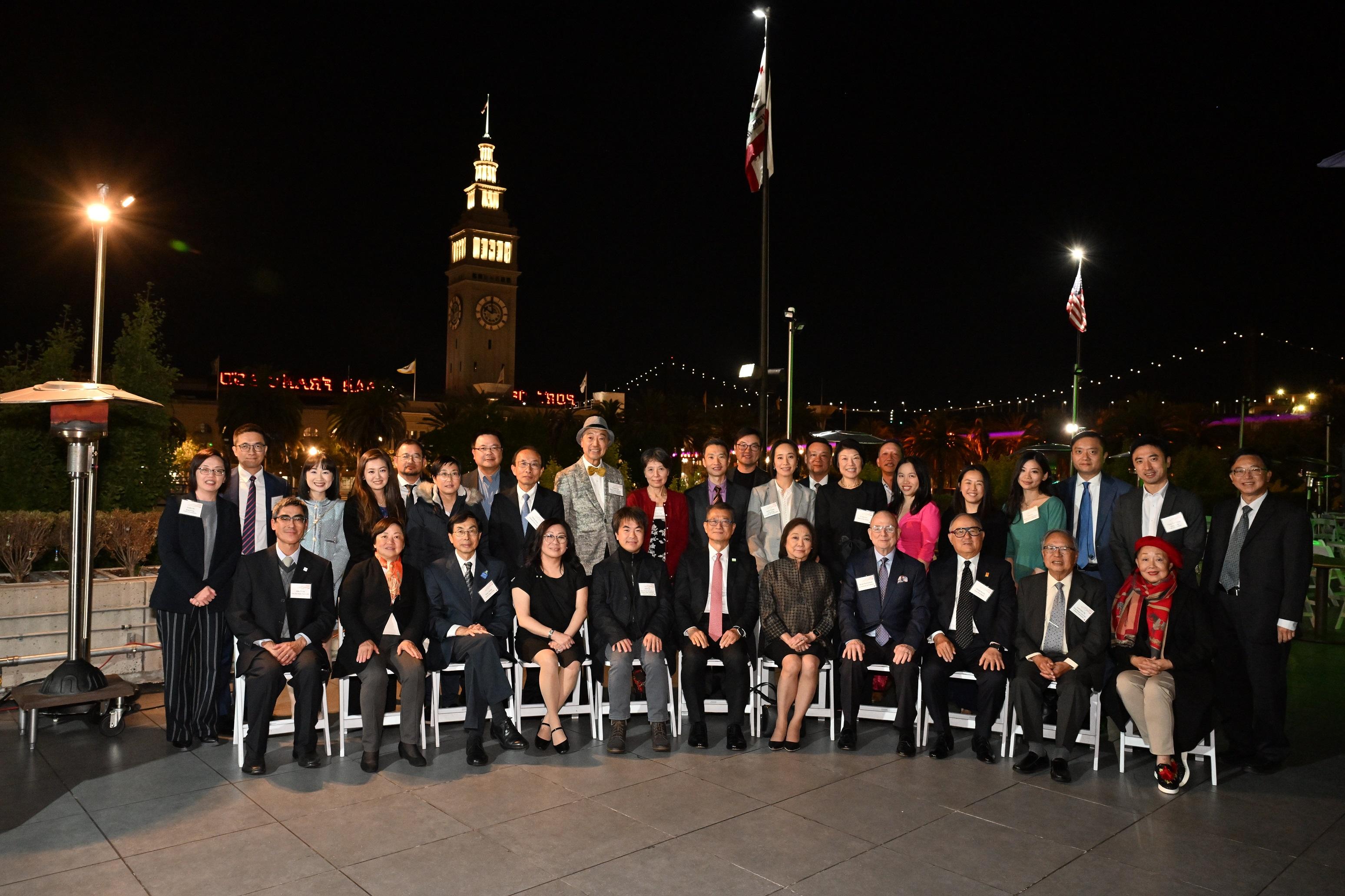 The Financial Secretary, Mr Paul Chan (first row, centre), had dinner with members of the Hong Kong community living in San Francisco, the United States, yesterday night (November 13, San Francisco time). Mr Chan briefed them on the latest developments and opportunities of Hong Kong.