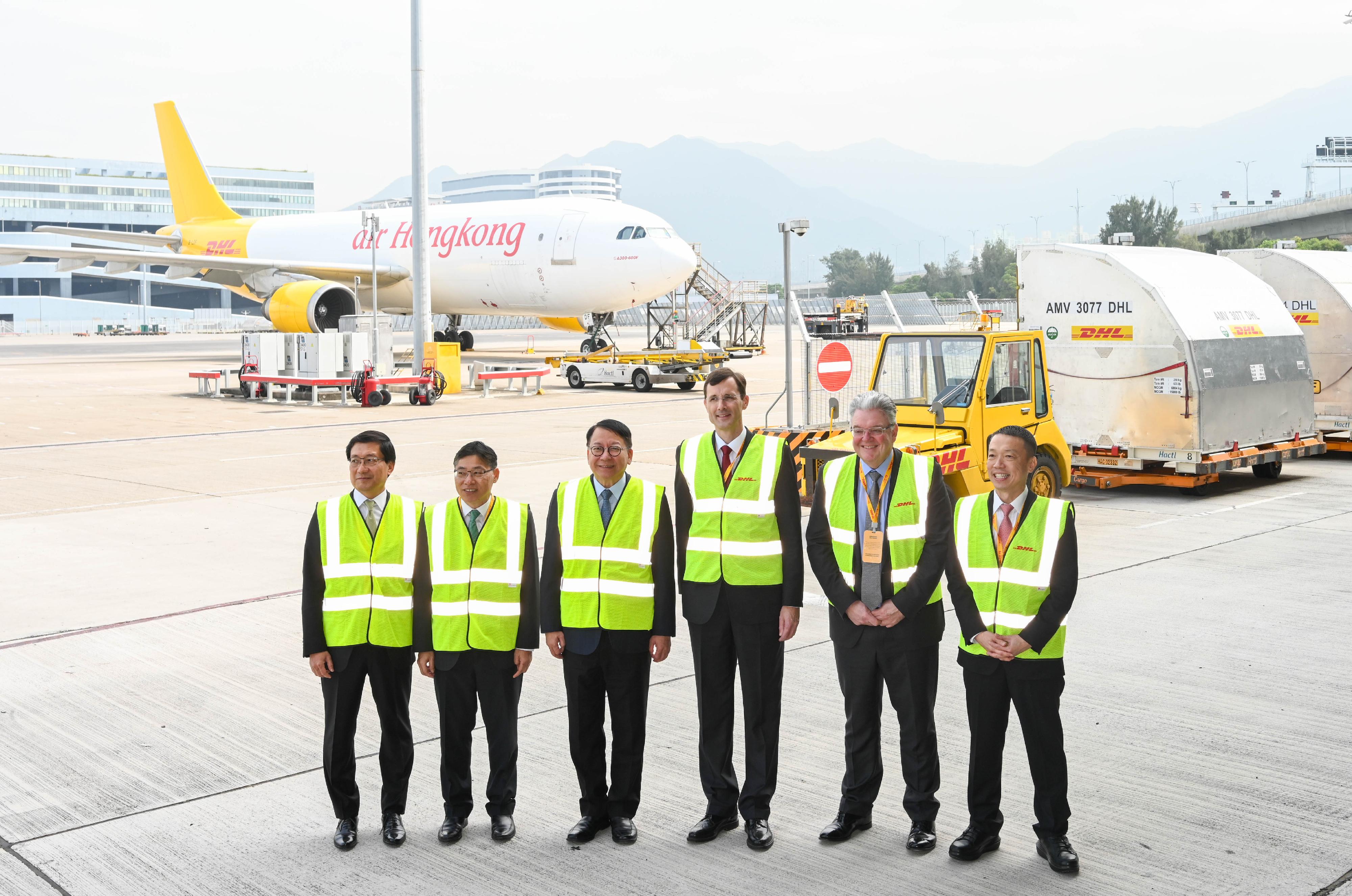 The Chief Secretary for Administration, Mr Chan Kwok-ki, attended the DHL Central Asia Hub Phase 3 Grand Opening today (November 14). Photo shows (from left) the Chief Executive Officer of the Airport Authority Hong Kong, Mr Fred Lam; the Secretary for Transport and Logistics, Mr Lam Sai-hung; Mr Chan; the Chief Executive Officer of the DHL Group, Dr Tobias Meyer; the Chief Executive Officer of the DHL Express, Mr John Pearson; and the Chief Executive Officer of the DHL Express Asia Pacific, Mr Ken Lee, on the airside of the expanded Central Asia Hub.
