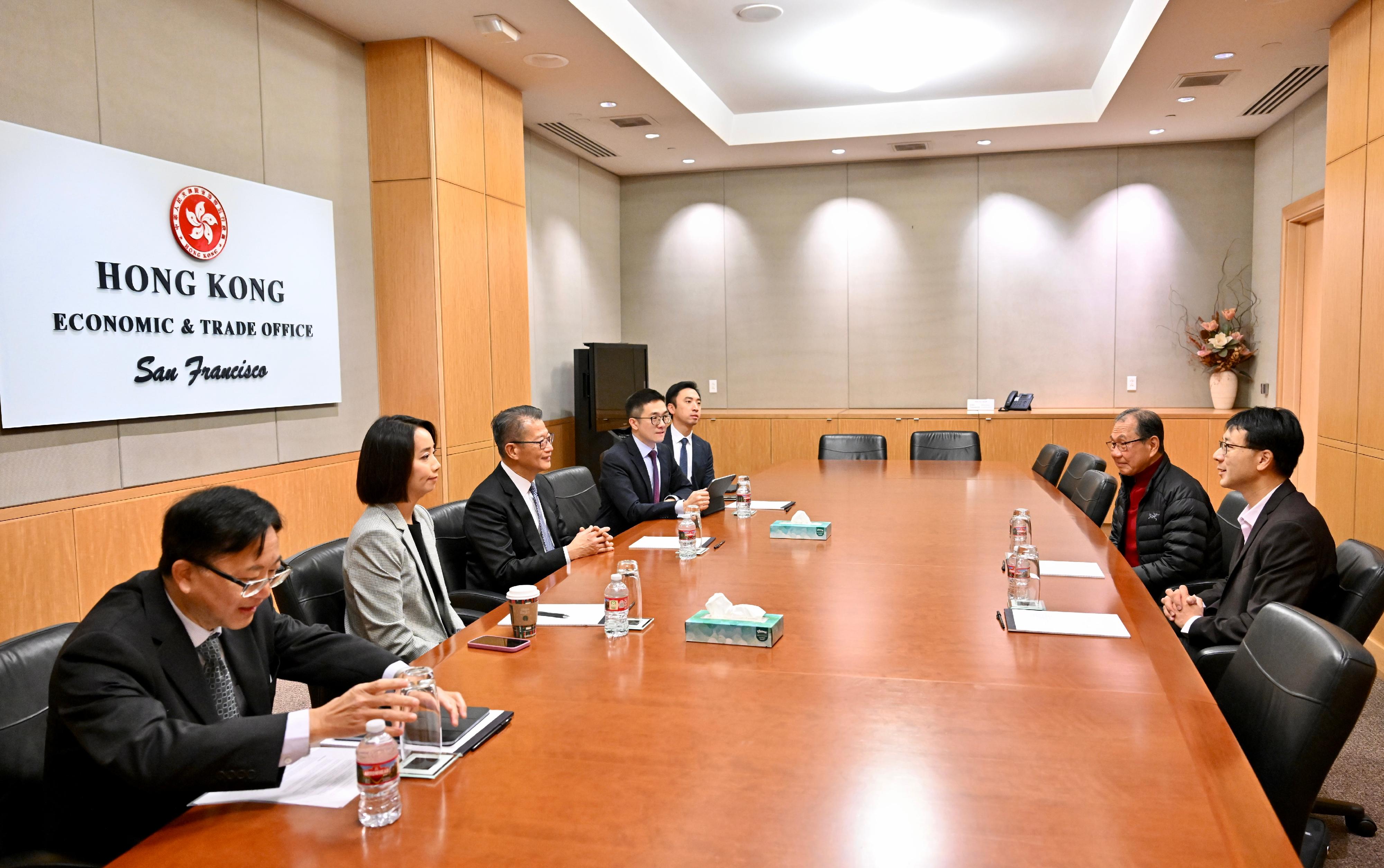 The Financial Secretary, Mr Paul Chan (third left), met with the responsible persons of a US enterprise that engages in advanced medical equipment in San Francisco, the United States, yesterday (November 14, San Francisco time) to introduce the favourable business environment of Hong Kong as well as the initiatives of the Hong Kong Special Administrative Region Government in promoting the the development of microelectronics and new industrialisation. 
