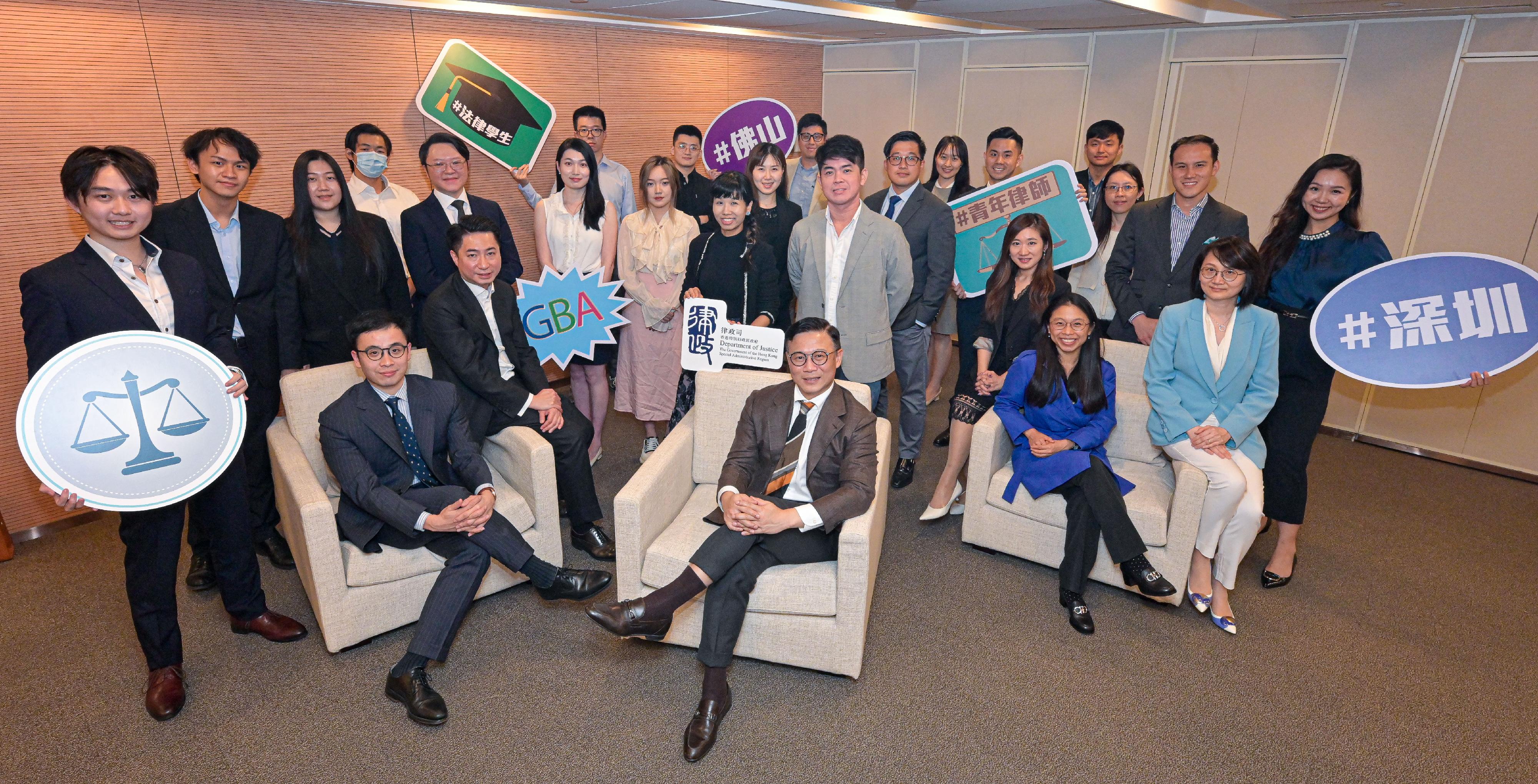 The Deputy Secretary for Justice, Mr Cheung Kwok-kwan, will lead a delegation of young lawyers comprising more than 30 members to visit two cities in the Guangdong-Hong Kong-Macao Greater Bay Area, Shenzhen and Foshan, tomorrow (November 16). Photo shows Mr Cheung (front row, centre) and members of the delegation at the pre-trip briefing.


