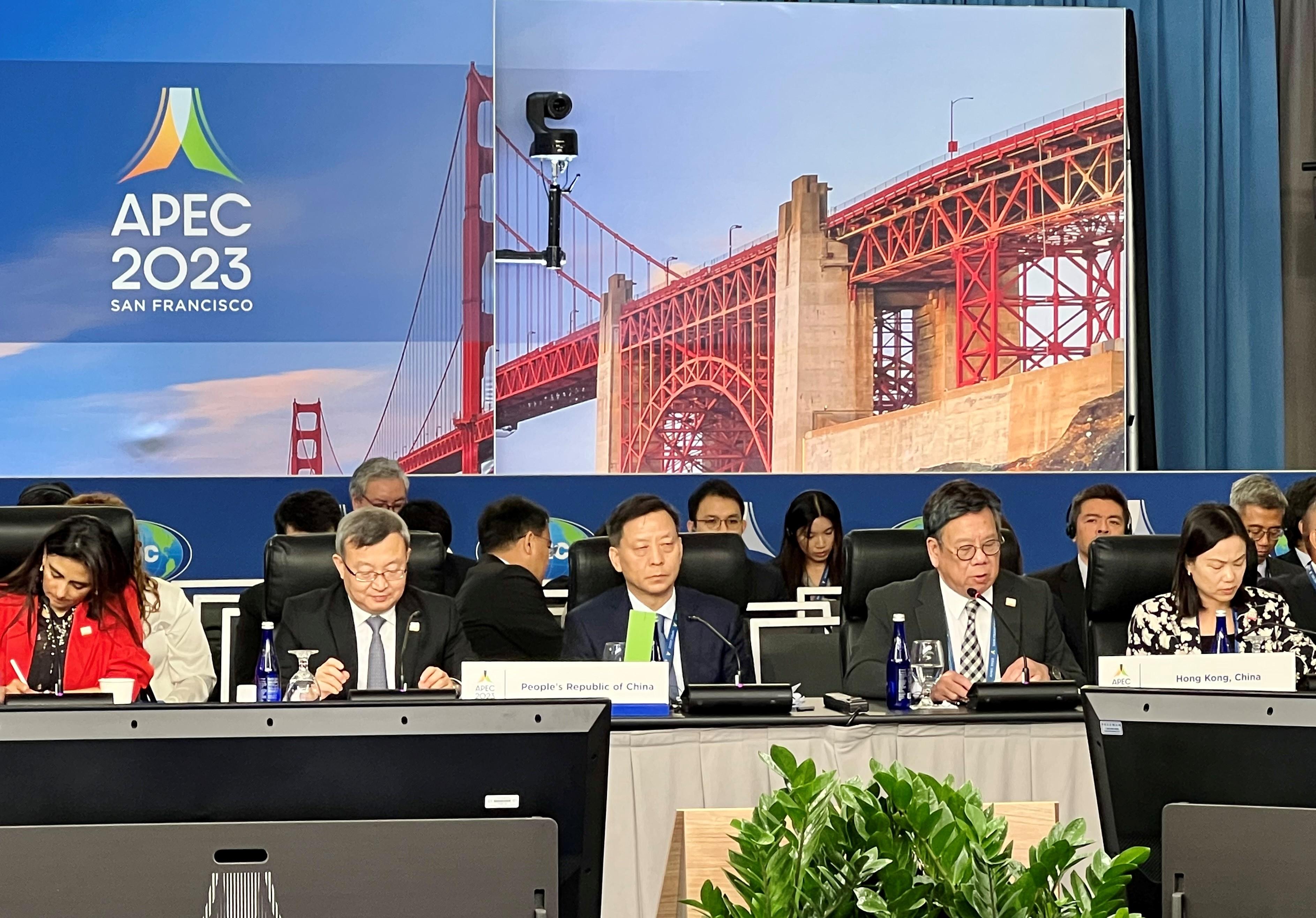 The Secretary for Commerce and Economic Development, Mr Algernon Yau (second right), speaks at the plenary session entitled "building a resilient and interconnected region that advances broad-based economic prosperity" at the 34th Asia-Pacific Economic Cooperation Ministerial Meeting in San Francisco, the United States, today (November 15, San Francisco time). The Director-General of Trade and Industry, Ms Maggie Wong (first right), also attended the plenary session.