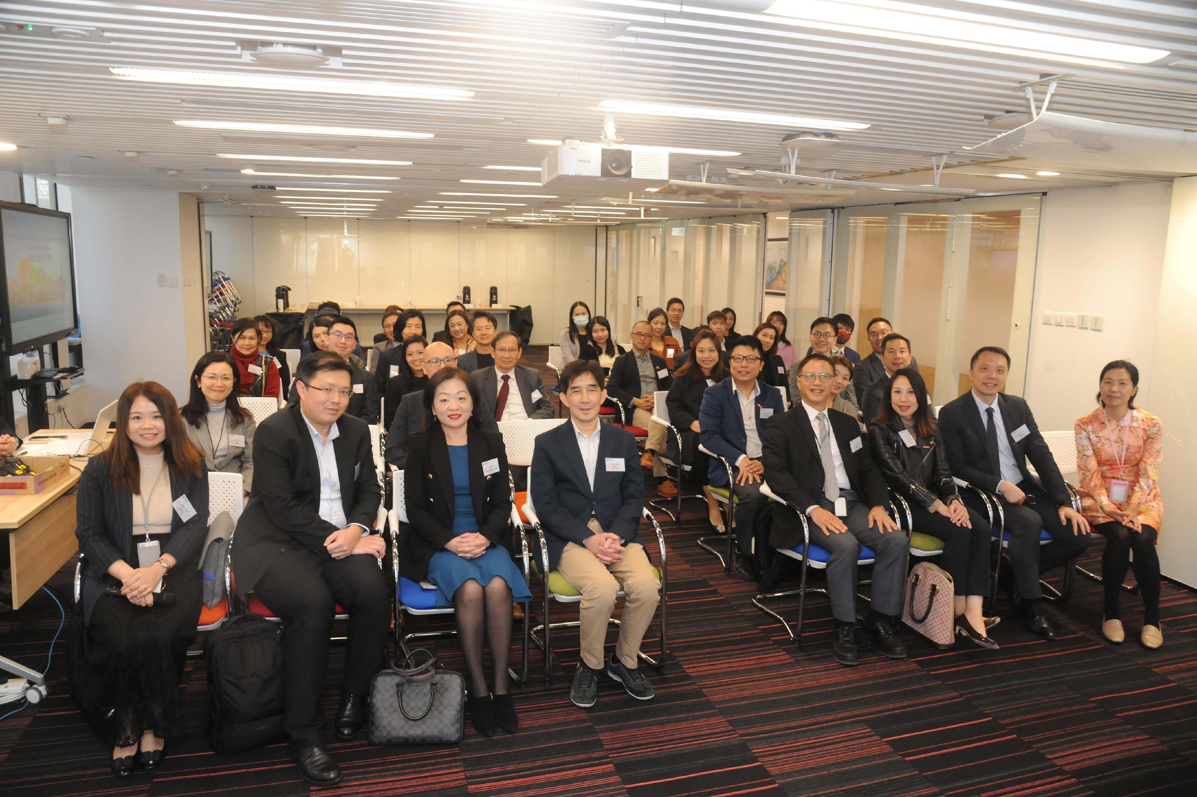 The Office for Attracting Strategic Enterprises (OASES) held a networking event themed "Meet the Partners" today (November 17). Photo shows the Director-General of OASES, Mr Philip Yung (front row, fourth left), with attending guests at the networking event.
