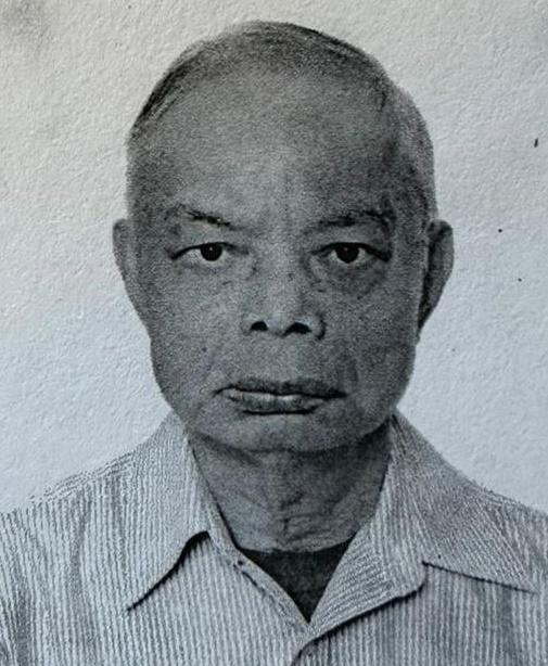 Chow Tung-shing, aged 75, is about 1.55 metres tall, 55 kilograms in weight and of thin build. He has a square face with yellow complexion and short white hair. He was last seen wearing a blue jacket, black trousers and black sports shoes.
